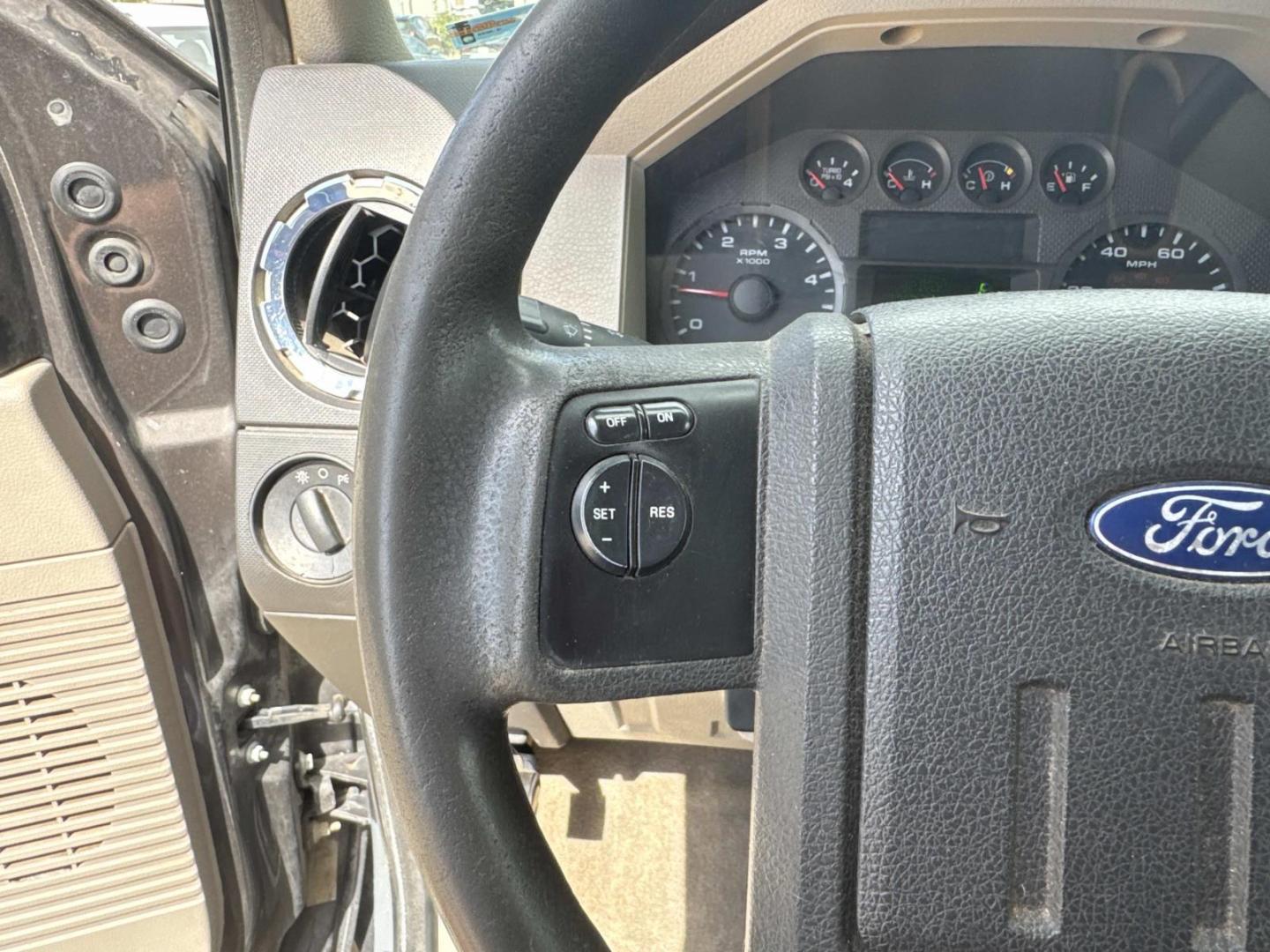2008 Gray /Tan Ford Super Duty F-350 SRW 4WD SuperCab 142 XL (1FTWX31R98E) , Automatic transmission, located at 6904 Johnston St., Lafayette, LA, 70503, (337) 988-1960, 30.143589, -92.100601 - Drives great, Well kept. Nicely maintained. - Photo#21
