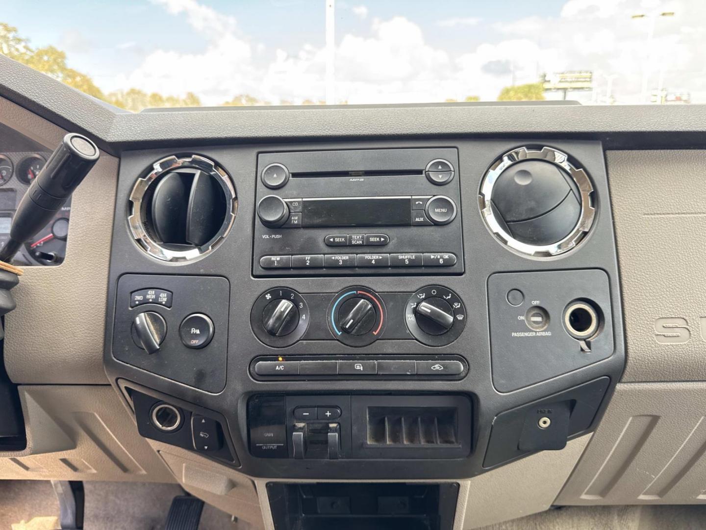 2008 Gray /Tan Ford Super Duty F-350 SRW 4WD SuperCab 142 XL (1FTWX31R98E) , Automatic transmission, located at 6904 Johnston St., Lafayette, LA, 70503, (337) 988-1960, 30.143589, -92.100601 - Drives great, Well kept. Nicely maintained. - Photo#22