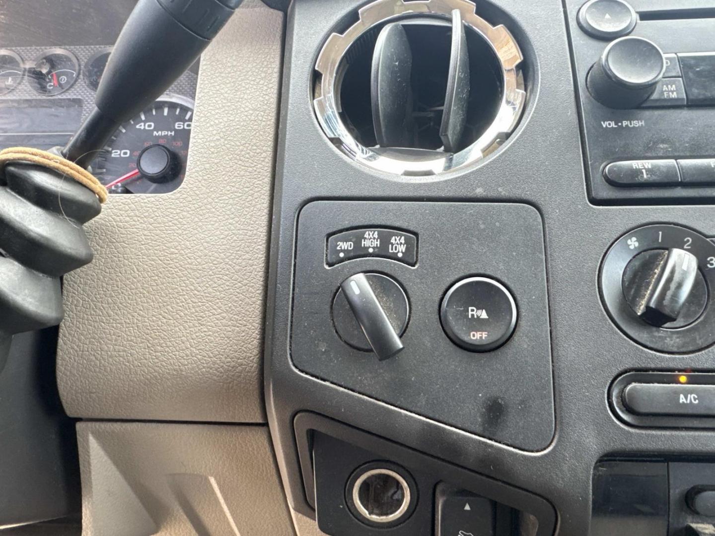 2008 Gray /Tan Ford Super Duty F-350 SRW 4WD SuperCab 142 XL (1FTWX31R98E) , Automatic transmission, located at 6904 Johnston St., Lafayette, LA, 70503, (337) 988-1960, 30.143589, -92.100601 - Drives great, Well kept. Nicely maintained. - Photo#23