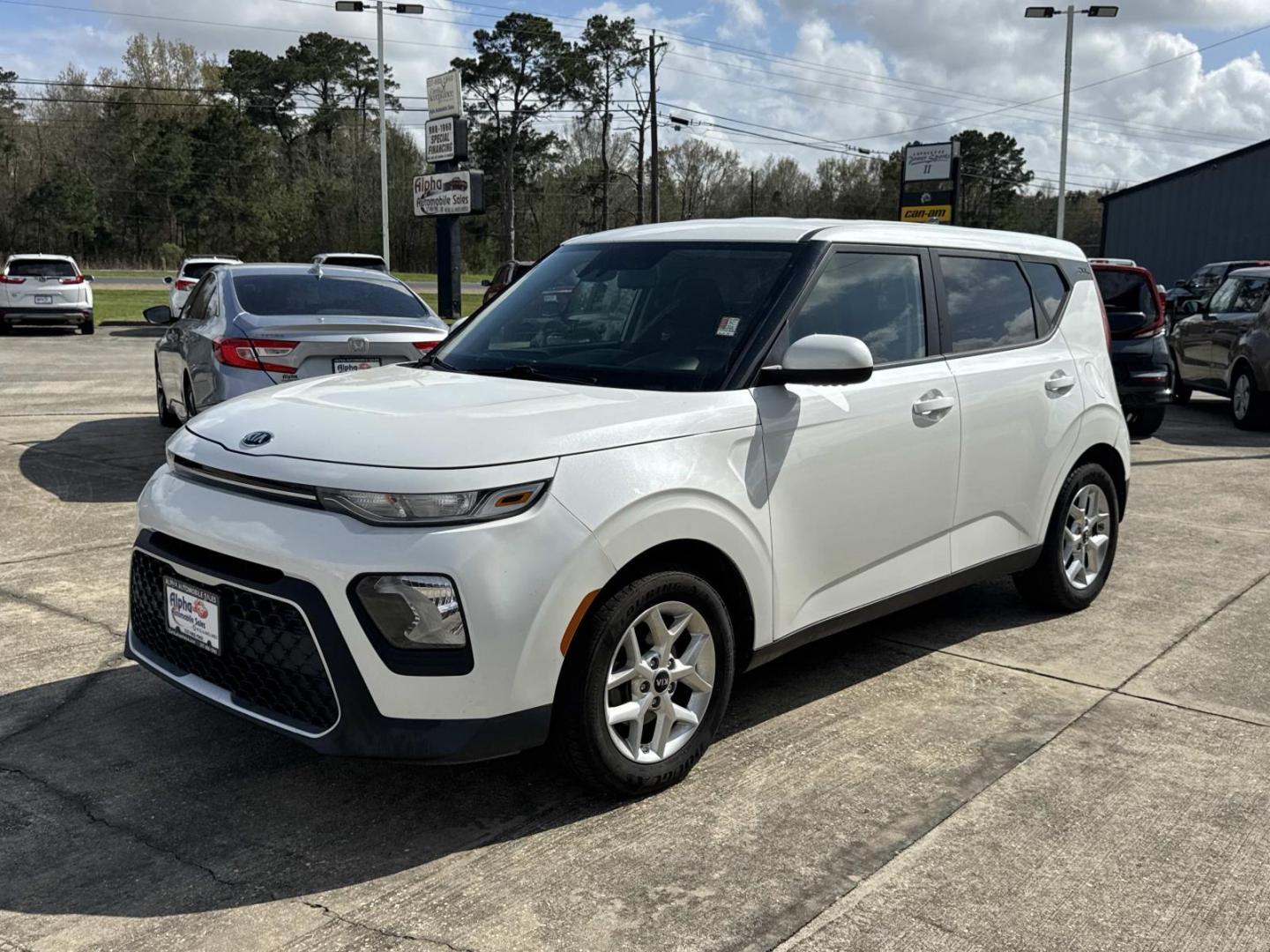 2021 White /Black/Gray Kia Soul S IVT (KNDJ23AUXM7) , Automatic transmission, located at 6904 Johnston St., Lafayette, LA, 70503, (337) 988-1960, 30.143589, -92.100601 - Photo#2