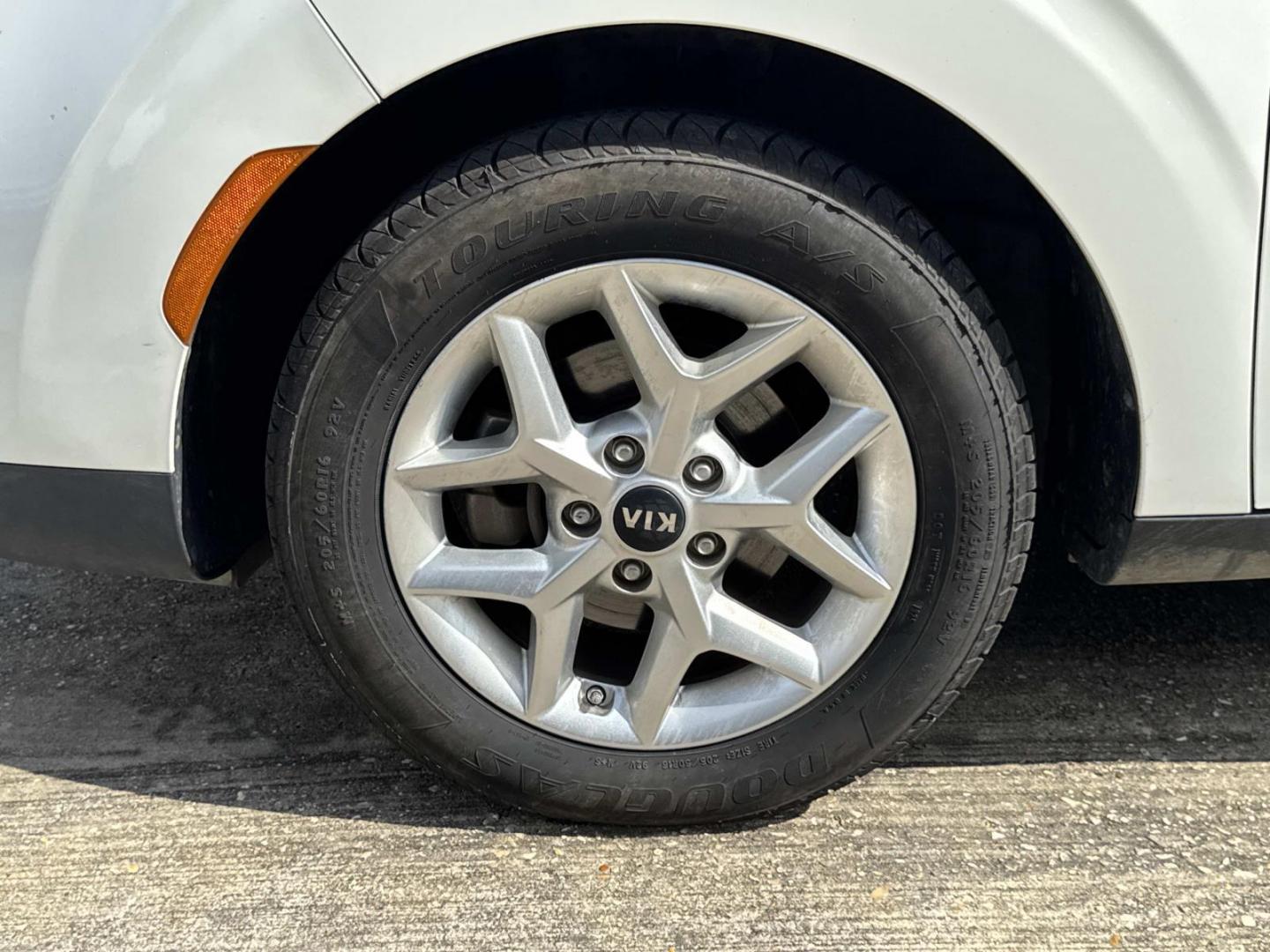 2021 White /Black/Gray Kia Soul S IVT (KNDJ23AUXM7) , Automatic transmission, located at 6904 Johnston St., Lafayette, LA, 70503, (337) 988-1960, 30.143589, -92.100601 - Photo#3
