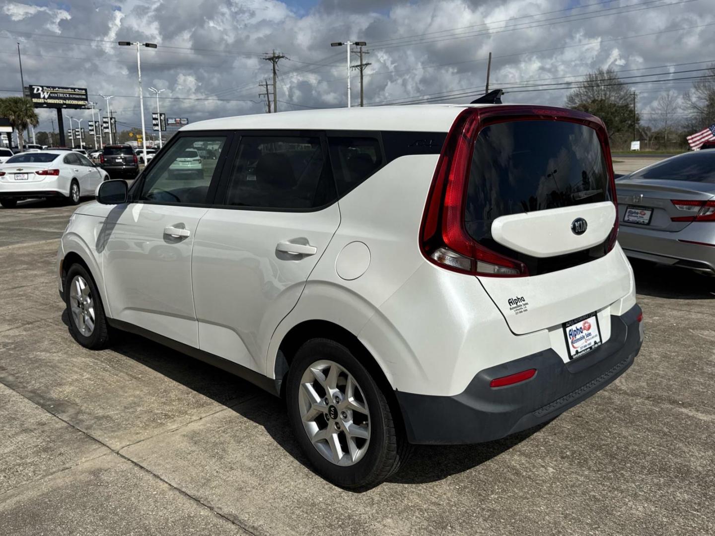 2021 White /Black/Gray Kia Soul S IVT (KNDJ23AUXM7) , Automatic transmission, located at 6904 Johnston St., Lafayette, LA, 70503, (337) 988-1960, 30.143589, -92.100601 - Photo#4