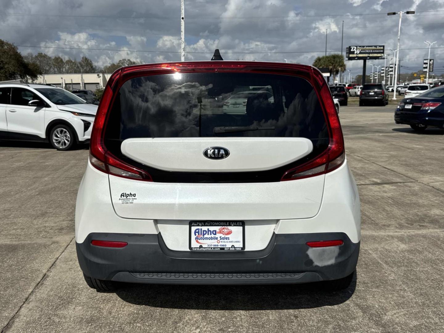 2021 White /Black/Gray Kia Soul S IVT (KNDJ23AUXM7) , Automatic transmission, located at 6904 Johnston St., Lafayette, LA, 70503, (337) 988-1960, 30.143589, -92.100601 - Photo#5