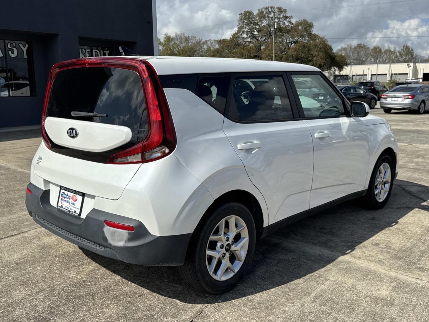 2021 White /Black/Gray Kia Soul S IVT (KNDJ23AUXM7) , Automatic transmission, located at 6904 Johnston St., Lafayette, LA, 70503, (337) 988-1960, 30.143589, -92.100601 - Photo#6