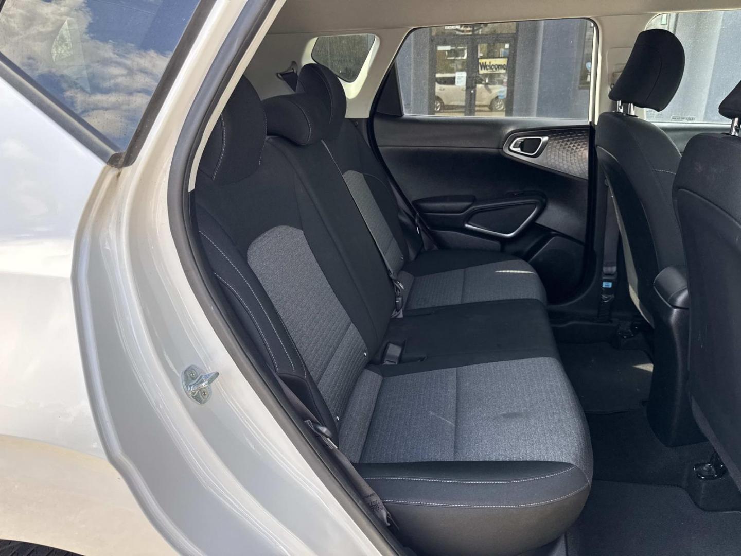 2021 White /Black/Gray Kia Soul S IVT (KNDJ23AUXM7) , Automatic transmission, located at 6904 Johnston St., Lafayette, LA, 70503, (337) 988-1960, 30.143589, -92.100601 - Photo#8