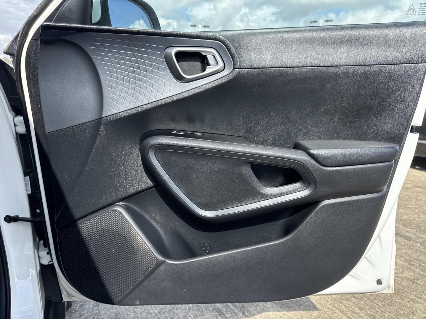 2021 White /Black/Gray Kia Soul S IVT (KNDJ23AUXM7) , Automatic transmission, located at 6904 Johnston St., Lafayette, LA, 70503, (337) 988-1960, 30.143589, -92.100601 - Photo#12