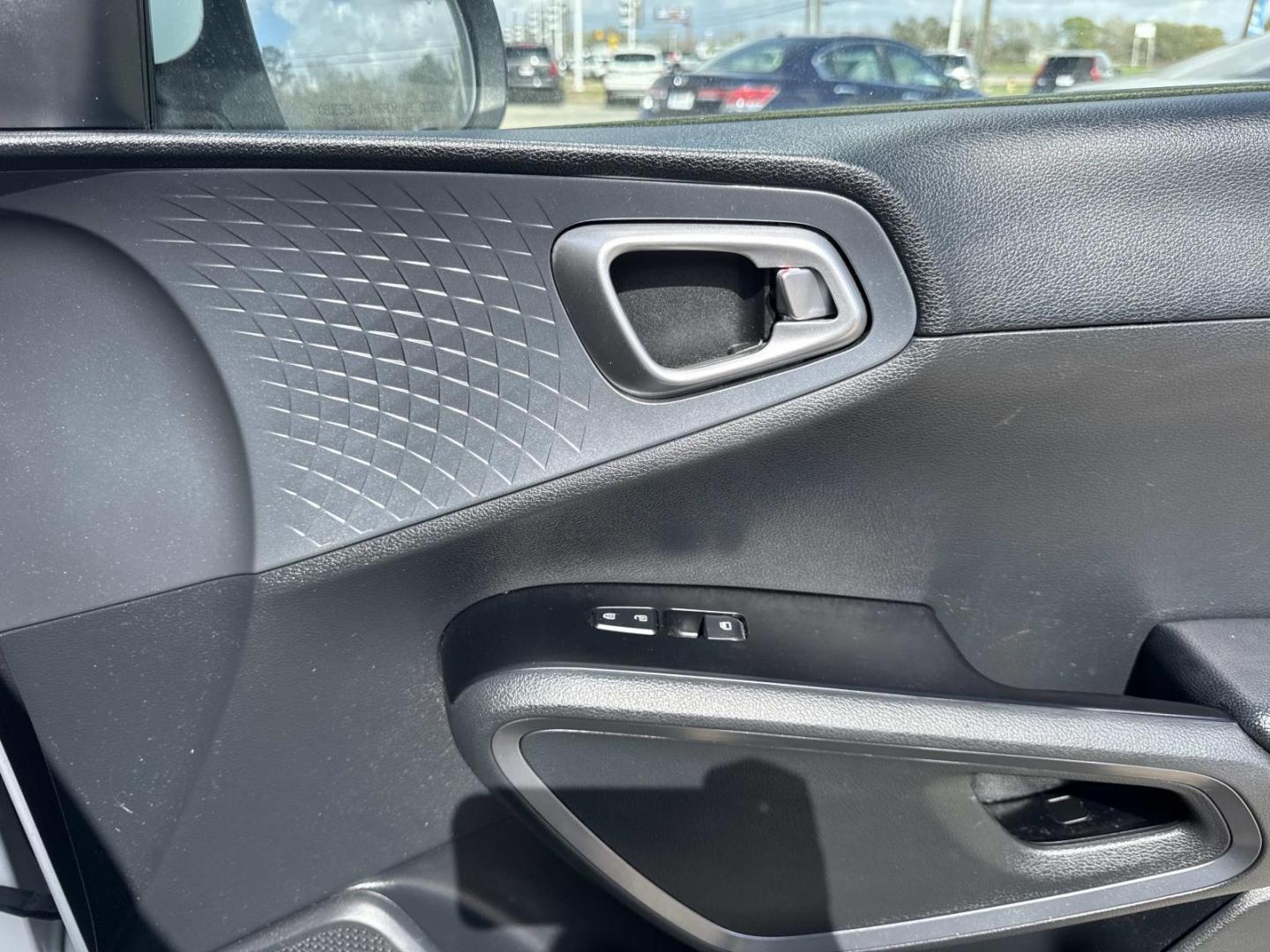 2021 White /Black/Gray Kia Soul S IVT (KNDJ23AUXM7) , Automatic transmission, located at 6904 Johnston St., Lafayette, LA, 70503, (337) 988-1960, 30.143589, -92.100601 - Photo#13