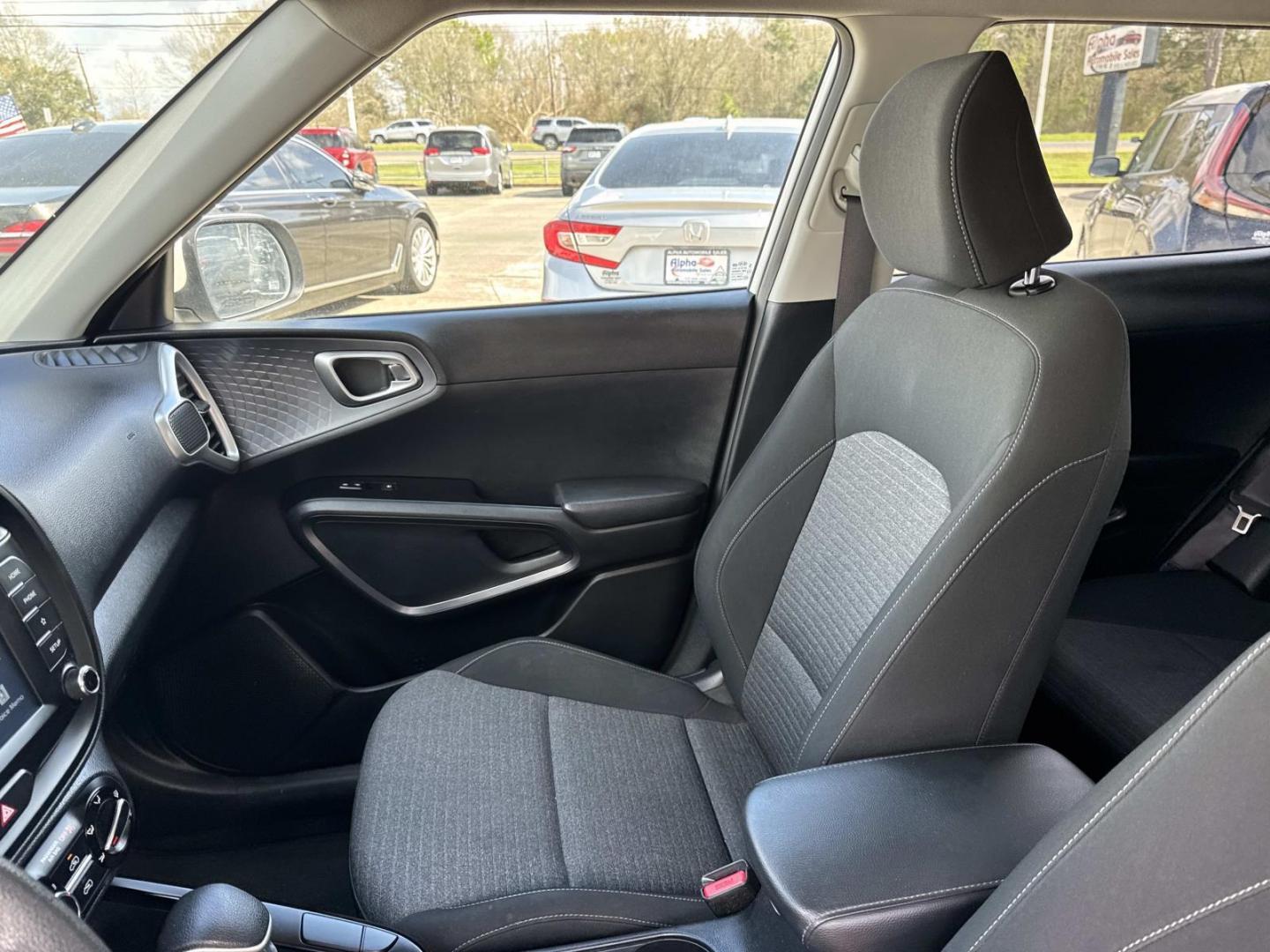 2021 White /Black/Gray Kia Soul S IVT (KNDJ23AUXM7) , Automatic transmission, located at 6904 Johnston St., Lafayette, LA, 70503, (337) 988-1960, 30.143589, -92.100601 - Photo#14