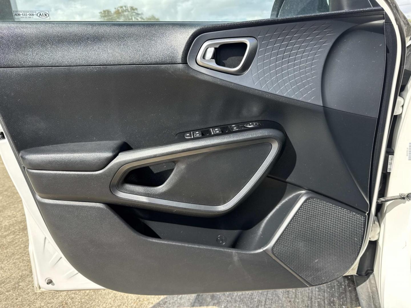 2021 White /Black/Gray Kia Soul S IVT (KNDJ23AUXM7) , Automatic transmission, located at 6904 Johnston St., Lafayette, LA, 70503, (337) 988-1960, 30.143589, -92.100601 - Photo#17