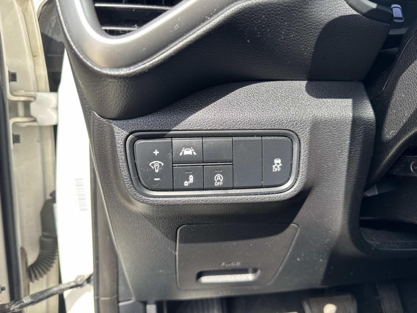 2021 White /Black/Gray Kia Soul S IVT (KNDJ23AUXM7) , Automatic transmission, located at 6904 Johnston St., Lafayette, LA, 70503, (337) 988-1960, 30.143589, -92.100601 - Photo#19