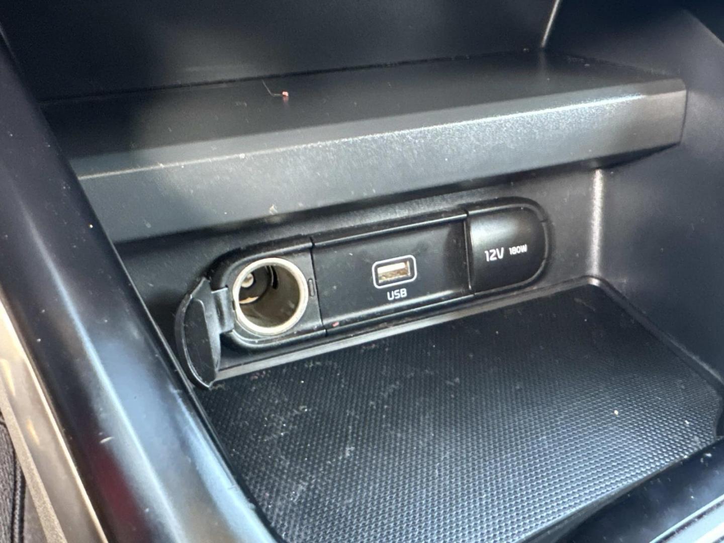 2021 White /Black/Gray Kia Soul S IVT (KNDJ23AUXM7) , Automatic transmission, located at 6904 Johnston St., Lafayette, LA, 70503, (337) 988-1960, 30.143589, -92.100601 - Photo#25