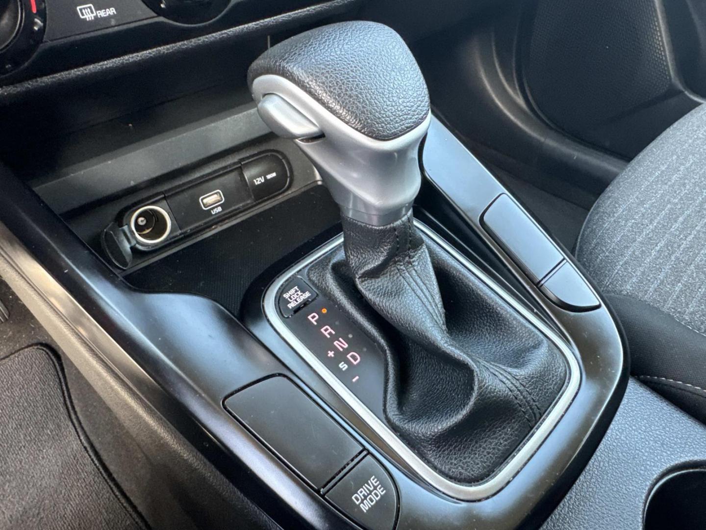 2021 White /Black/Gray Kia Soul S IVT (KNDJ23AUXM7) , Automatic transmission, located at 6904 Johnston St., Lafayette, LA, 70503, (337) 988-1960, 30.143589, -92.100601 - Photo#26