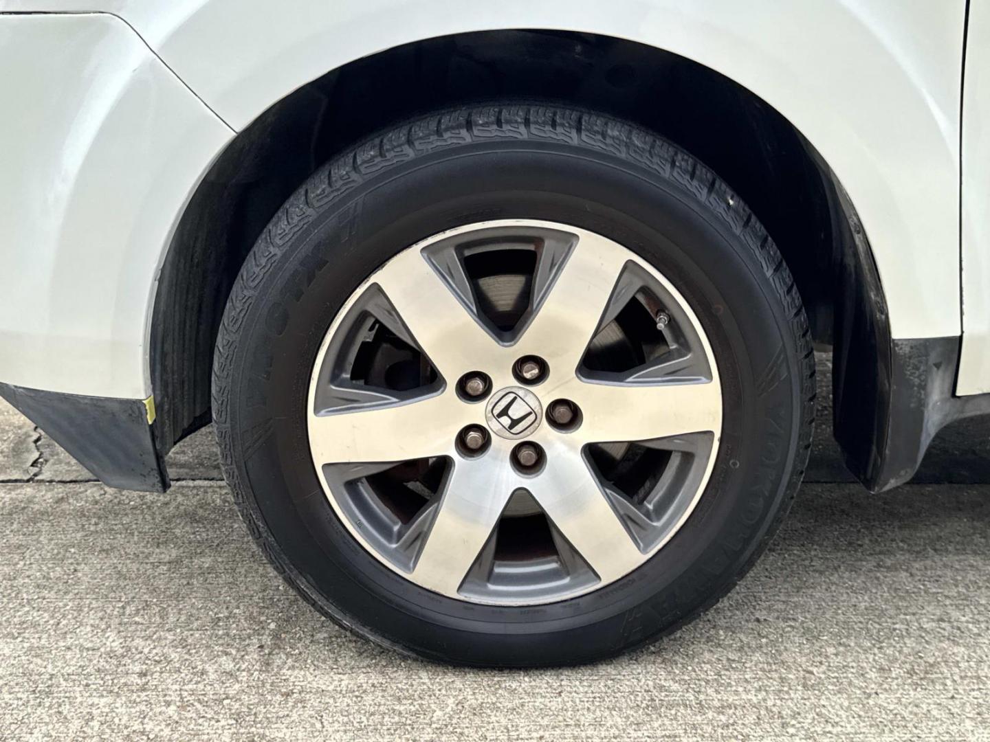 2013 White /Black Honda Pilot 2WD 4dr Touring w/RES and Navi (5FNYF3H94DB) , Automatic transmission, located at 6904 Johnston St., Lafayette, LA, 70503, (337) 988-1960, 30.143589, -92.100601 - Photo#3