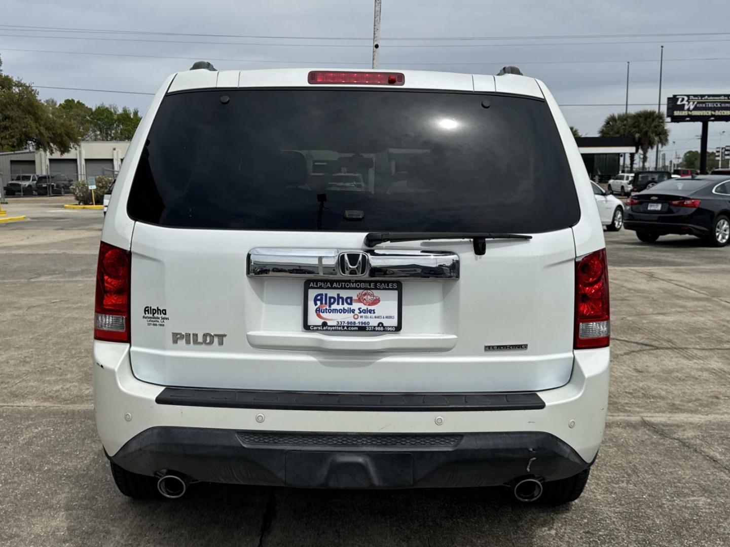 2013 White /Black Honda Pilot 2WD 4dr Touring w/RES and Navi (5FNYF3H94DB) , Automatic transmission, located at 6904 Johnston St., Lafayette, LA, 70503, (337) 988-1960, 30.143589, -92.100601 - Photo#5