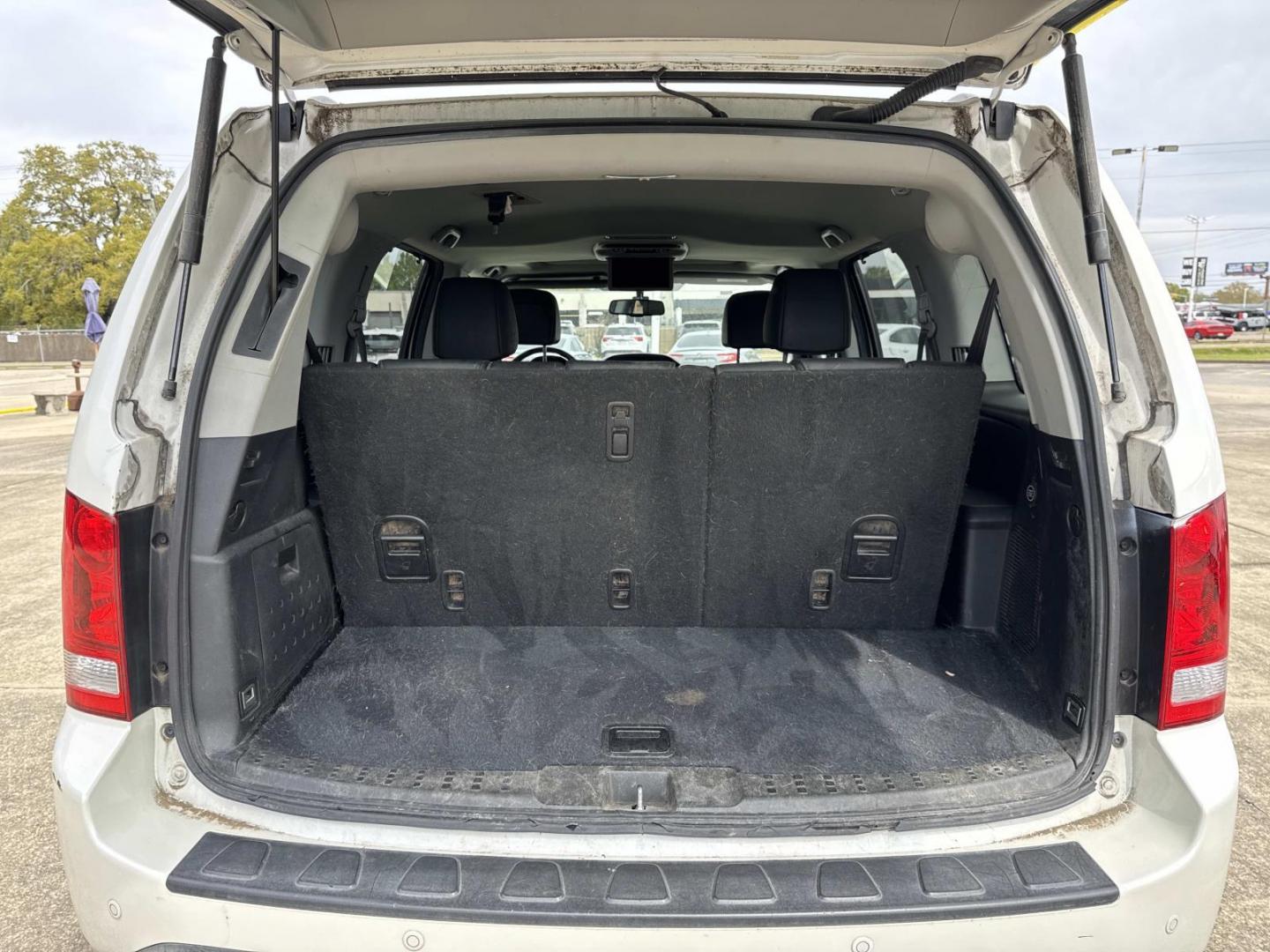 2013 White /Black Honda Pilot 2WD 4dr Touring w/RES and Navi (5FNYF3H94DB) , Automatic transmission, located at 6904 Johnston St., Lafayette, LA, 70503, (337) 988-1960, 30.143589, -92.100601 - Photo#7