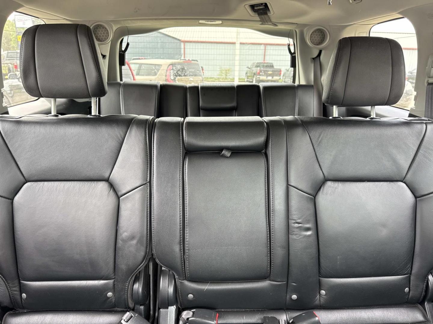 2013 White /Black Honda Pilot 2WD 4dr Touring w/RES and Navi (5FNYF3H94DB) , Automatic transmission, located at 6904 Johnston St., Lafayette, LA, 70503, (337) 988-1960, 30.143589, -92.100601 - Photo#8