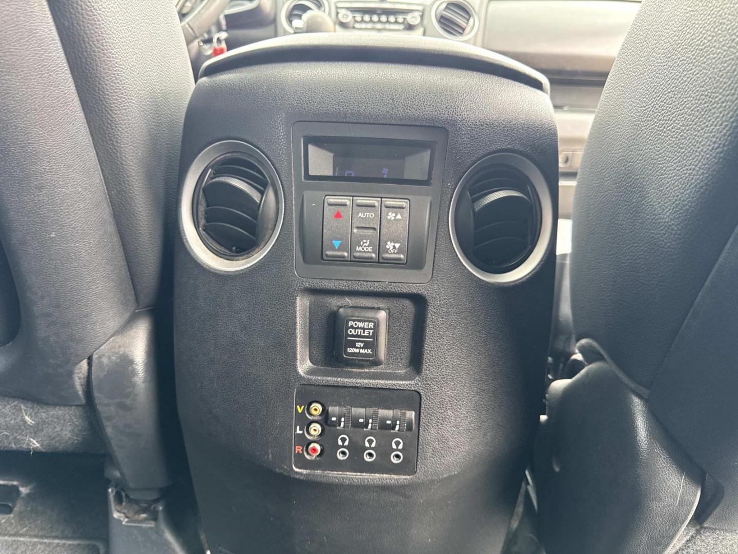 2013 White /Black Honda Pilot 2WD 4dr Touring w/RES and Navi (5FNYF3H94DB) , Automatic transmission, located at 6904 Johnston St., Lafayette, LA, 70503, (337) 988-1960, 30.143589, -92.100601 - Photo#10