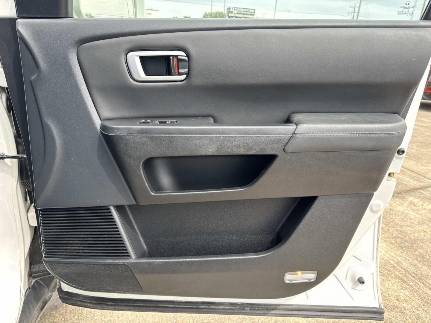 2013 White /Black Honda Pilot 2WD 4dr Touring w/RES and Navi (5FNYF3H94DB) , Automatic transmission, located at 6904 Johnston St., Lafayette, LA, 70503, (337) 988-1960, 30.143589, -92.100601 - Photo#14