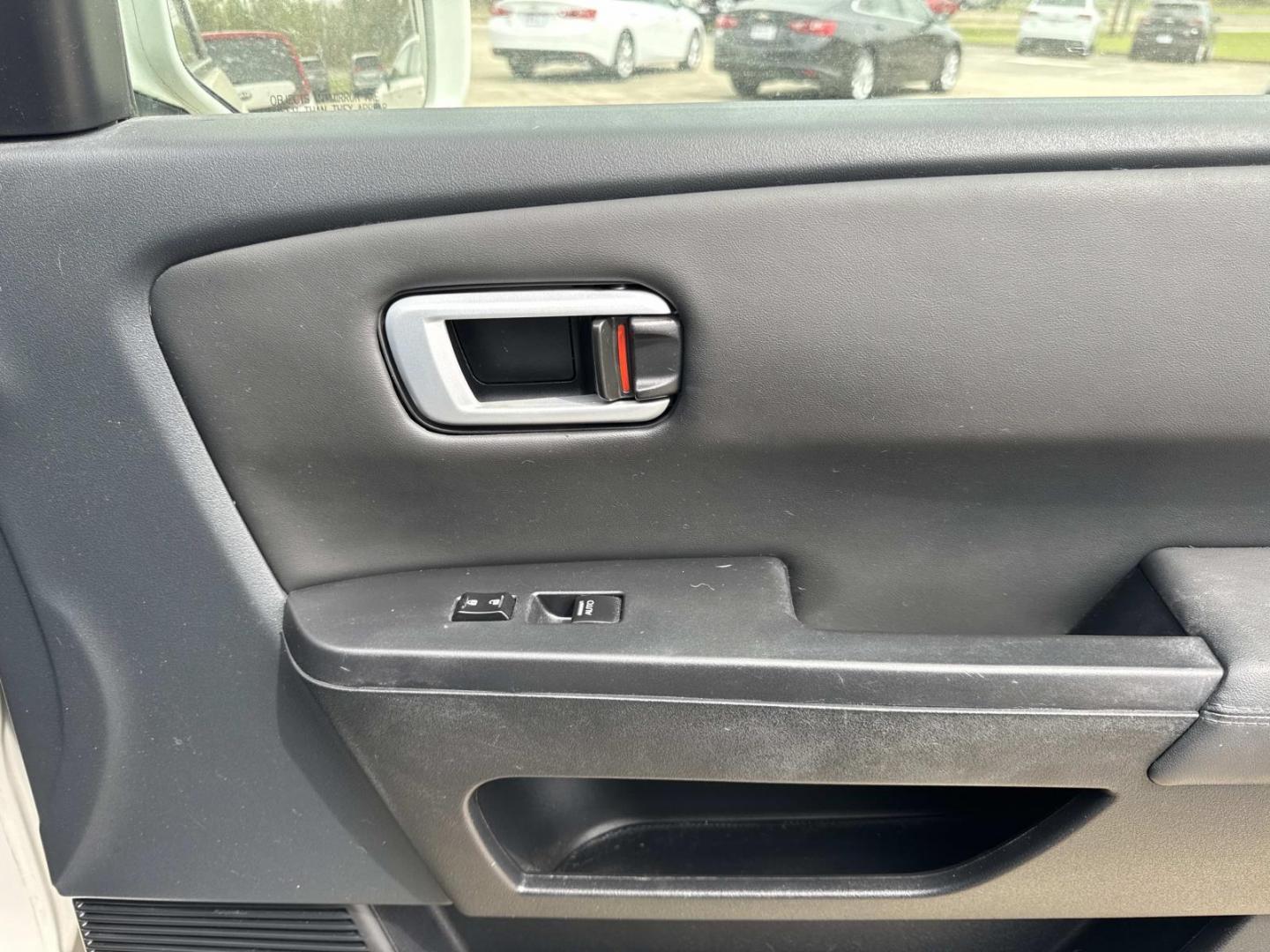 2013 White /Black Honda Pilot 2WD 4dr Touring w/RES and Navi (5FNYF3H94DB) , Automatic transmission, located at 6904 Johnston St., Lafayette, LA, 70503, (337) 988-1960, 30.143589, -92.100601 - Photo#15