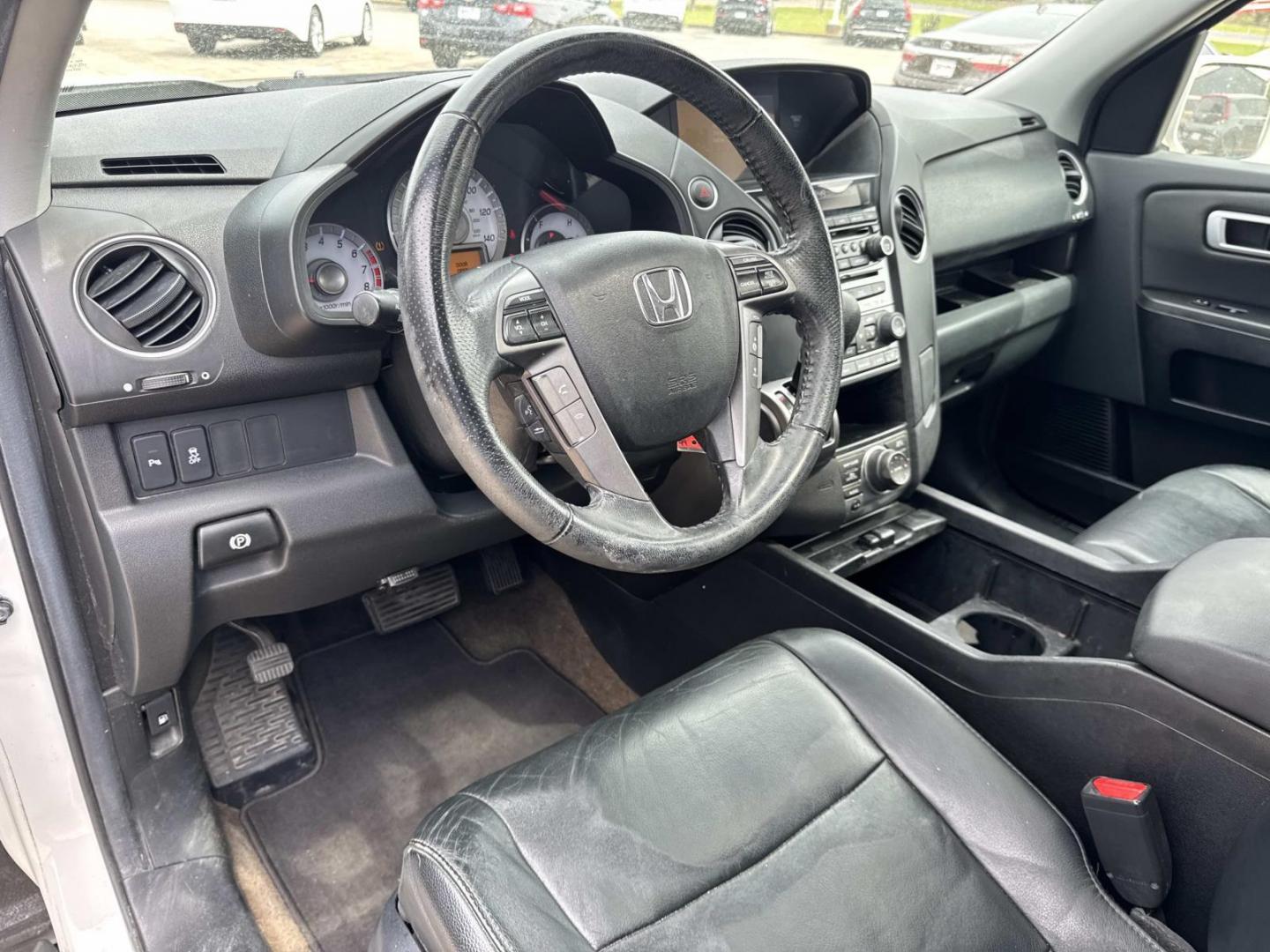 2013 White /Black Honda Pilot 2WD 4dr Touring w/RES and Navi (5FNYF3H94DB) , Automatic transmission, located at 6904 Johnston St., Lafayette, LA, 70503, (337) 988-1960, 30.143589, -92.100601 - Photo#18