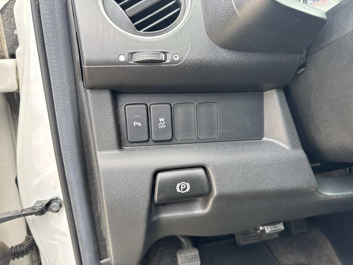 2013 White /Black Honda Pilot 2WD 4dr Touring w/RES and Navi (5FNYF3H94DB) , Automatic transmission, located at 6904 Johnston St., Lafayette, LA, 70503, (337) 988-1960, 30.143589, -92.100601 - Photo#20