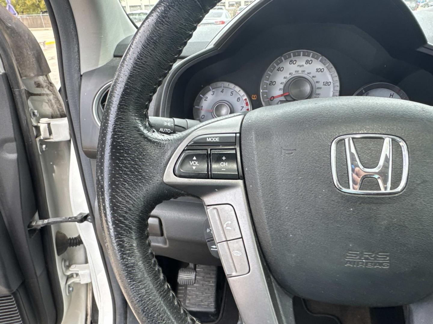 2013 White /Black Honda Pilot 2WD 4dr Touring w/RES and Navi (5FNYF3H94DB) , Automatic transmission, located at 6904 Johnston St., Lafayette, LA, 70503, (337) 988-1960, 30.143589, -92.100601 - Photo#22