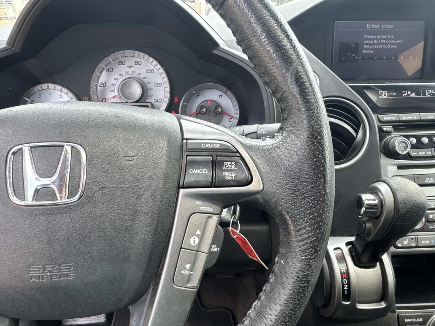 2013 White /Black Honda Pilot 2WD 4dr Touring w/RES and Navi (5FNYF3H94DB) , Automatic transmission, located at 6904 Johnston St., Lafayette, LA, 70503, (337) 988-1960, 30.143589, -92.100601 - Photo#23