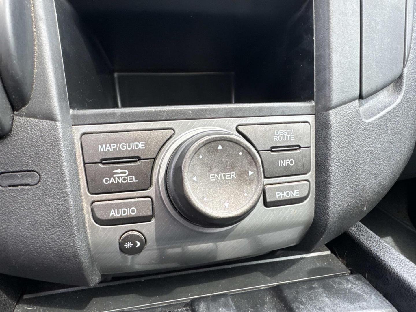 2013 White /Black Honda Pilot 2WD 4dr Touring w/RES and Navi (5FNYF3H94DB) , Automatic transmission, located at 6904 Johnston St., Lafayette, LA, 70503, (337) 988-1960, 30.143589, -92.100601 - Photo#27