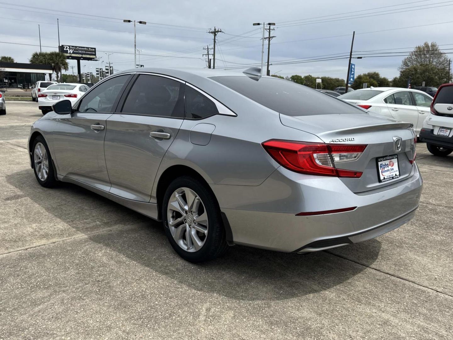 2020 Silver /Black Honda Accord Sedan LX 1.5T CVT (1HGCV1F11LA) , Automatic transmission, located at 6904 Johnston St., Lafayette, LA, 70503, (337) 988-1960, 30.143589, -92.100601 - Photo#4
