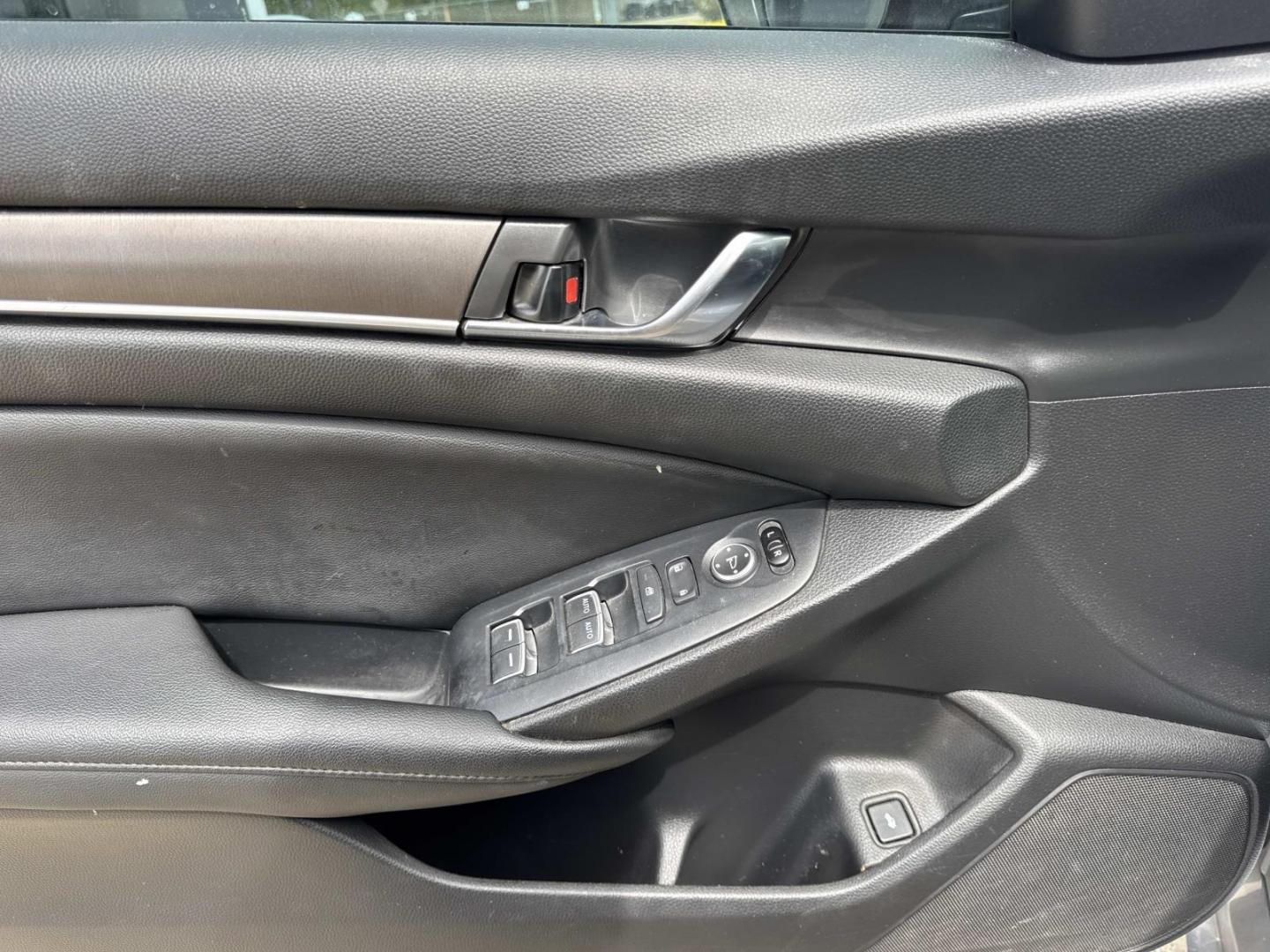 2020 Silver /Black Honda Accord Sedan LX 1.5T CVT (1HGCV1F11LA) , Automatic transmission, located at 6904 Johnston St., Lafayette, LA, 70503, (337) 988-1960, 30.143589, -92.100601 - Photo#18