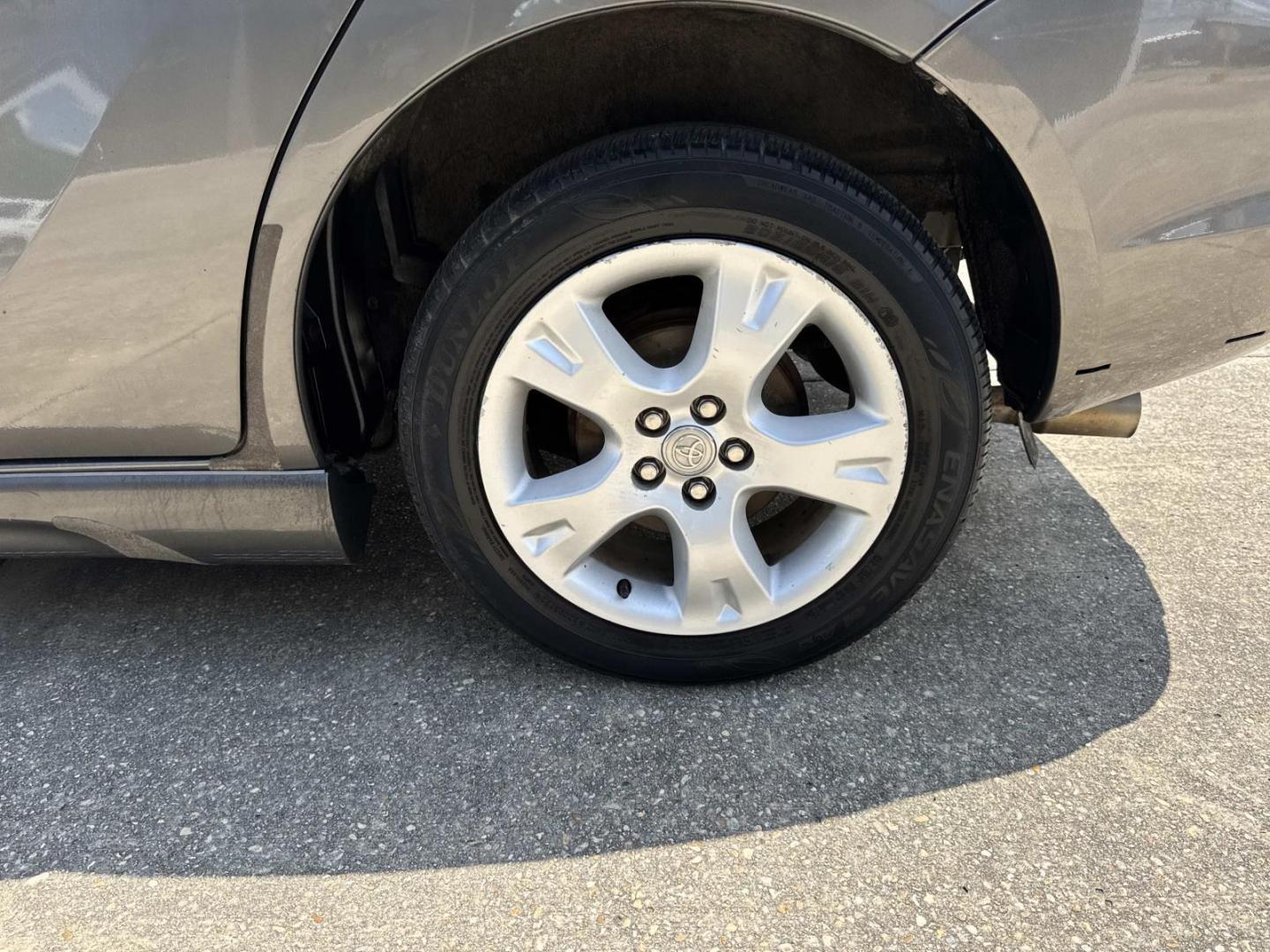 2007 Gray /Stone Toyota Matrix 5dr Wgn Auto STD (Natl) (2T1KR32E27C) , Automatic transmission, located at 6904 Johnston St., Lafayette, LA, 70503, (337) 988-1960, 30.143589, -92.100601 - Photo#3