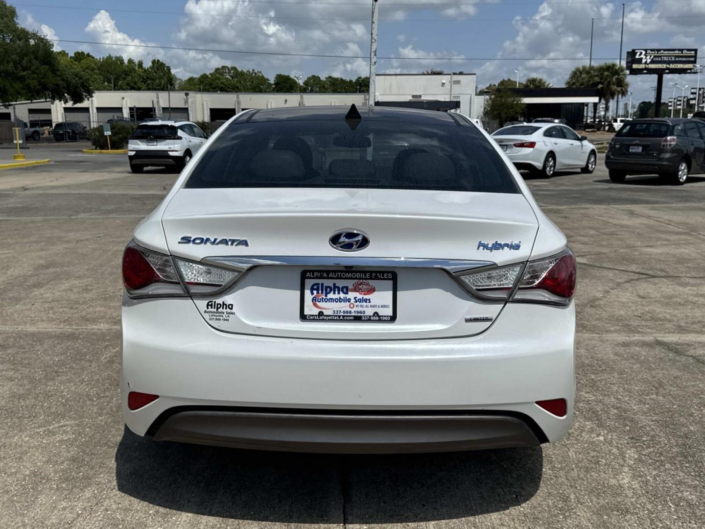 2015 White /Gray Hyundai Sonata Hybrid 4dr Sdn Limited (KMHEC4A4XFA) , Automatic transmission, located at 6904 Johnston St., Lafayette, LA, 70503, (337) 988-1960, 30.143589, -92.100601 - Photo#5