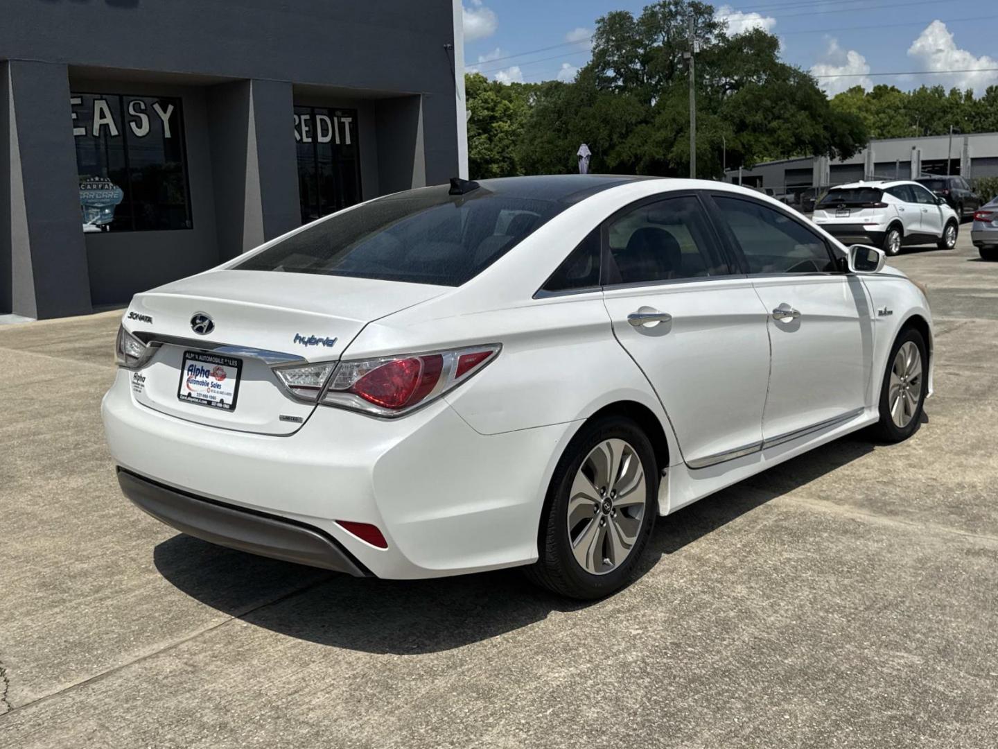 2015 White /Gray Hyundai Sonata Hybrid 4dr Sdn Limited (KMHEC4A4XFA) , Automatic transmission, located at 6904 Johnston St., Lafayette, LA, 70503, (337) 988-1960, 30.143589, -92.100601 - Photo#6