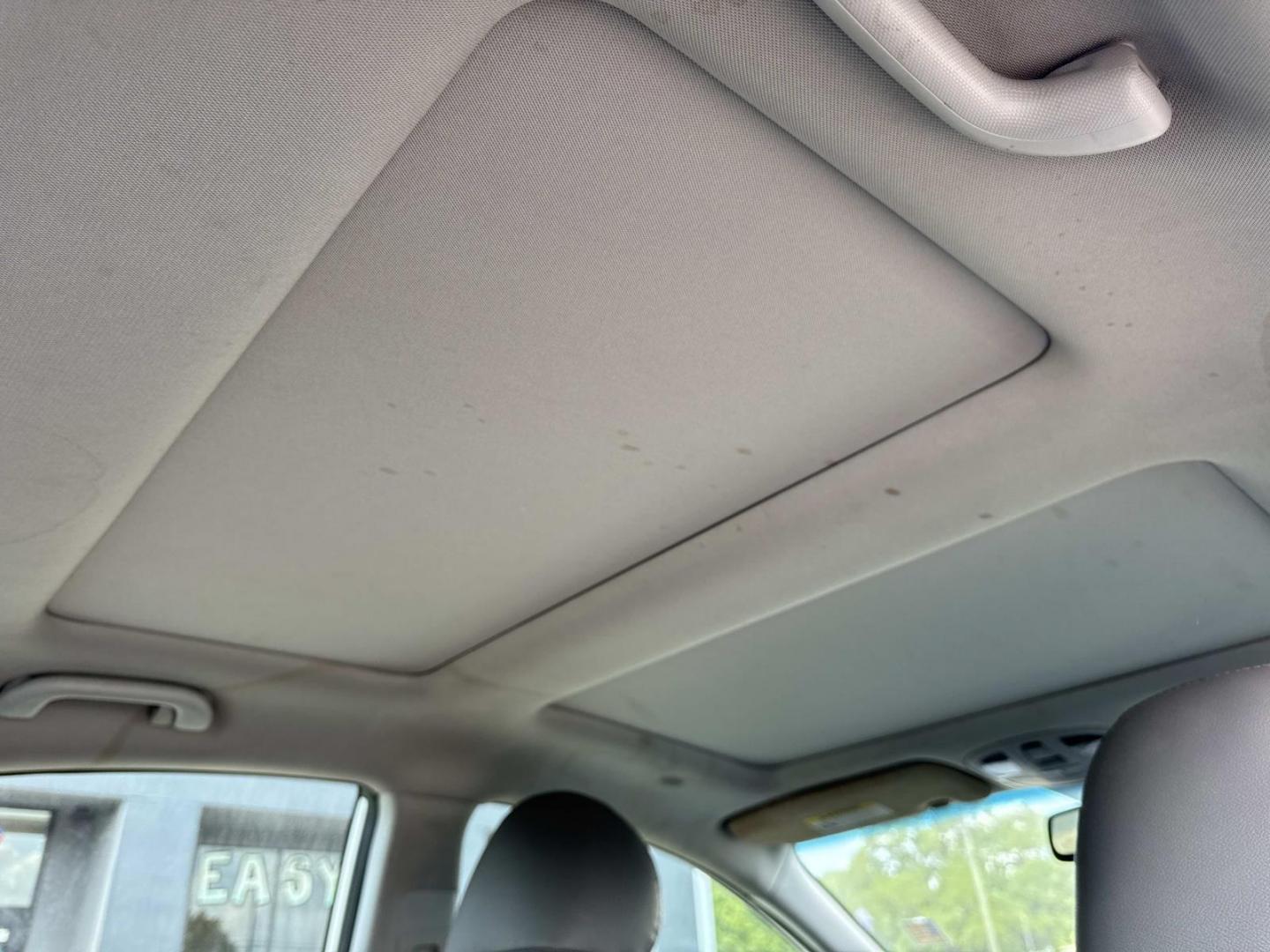 2015 White /Gray Hyundai Sonata Hybrid 4dr Sdn Limited (KMHEC4A4XFA) , Automatic transmission, located at 6904 Johnston St., Lafayette, LA, 70503, (337) 988-1960, 30.143589, -92.100601 - Photo#9