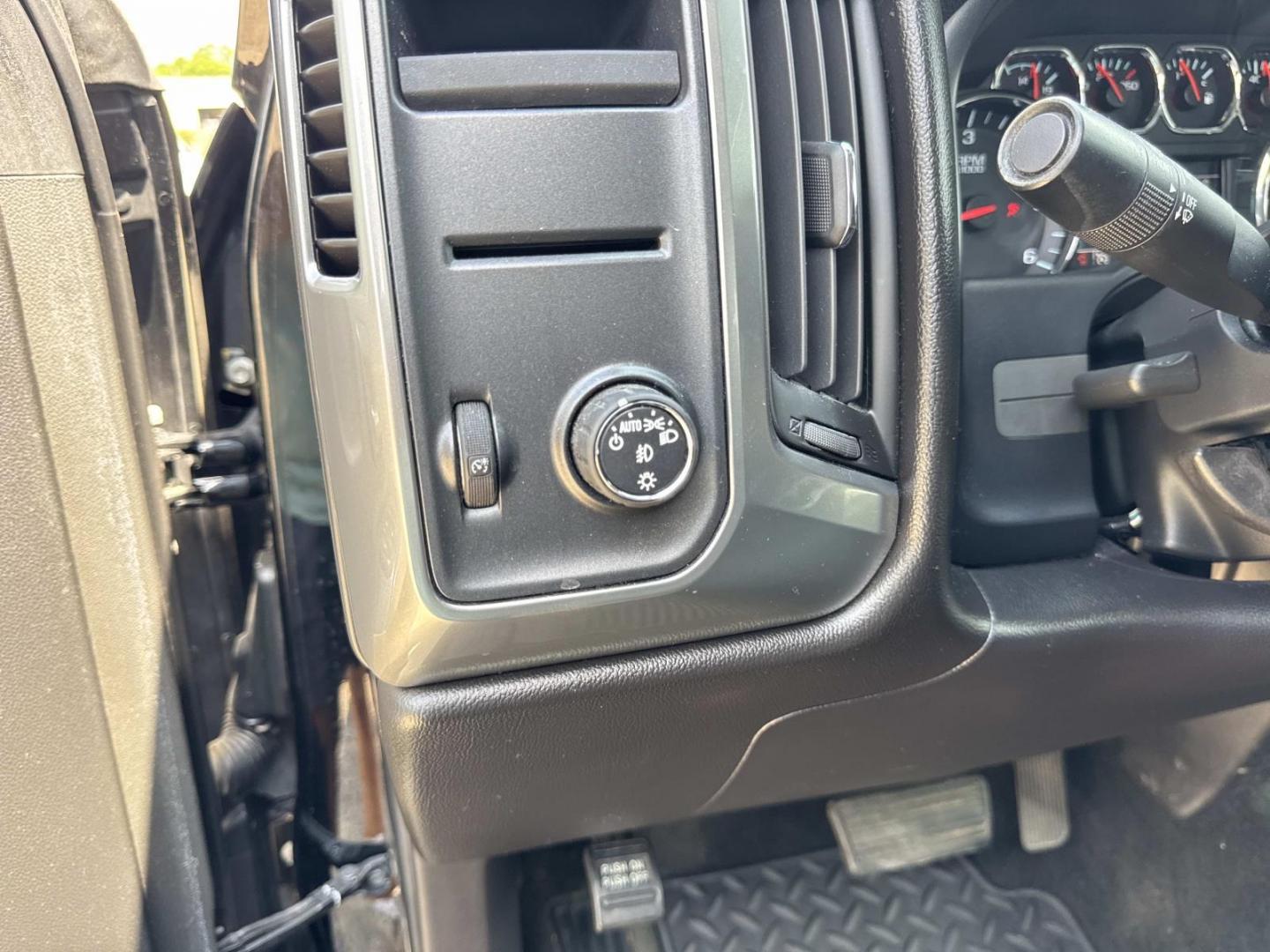 2014 Black /Jet Black Chevrolet Silverado 1500 2WD Crew Cab 143.5 LT w/1LT (3GCPCREC5EG) , Automatic transmission, located at 6904 Johnston St., Lafayette, LA, 70503, (337) 988-1960, 30.143589, -92.100601 - Photo#19