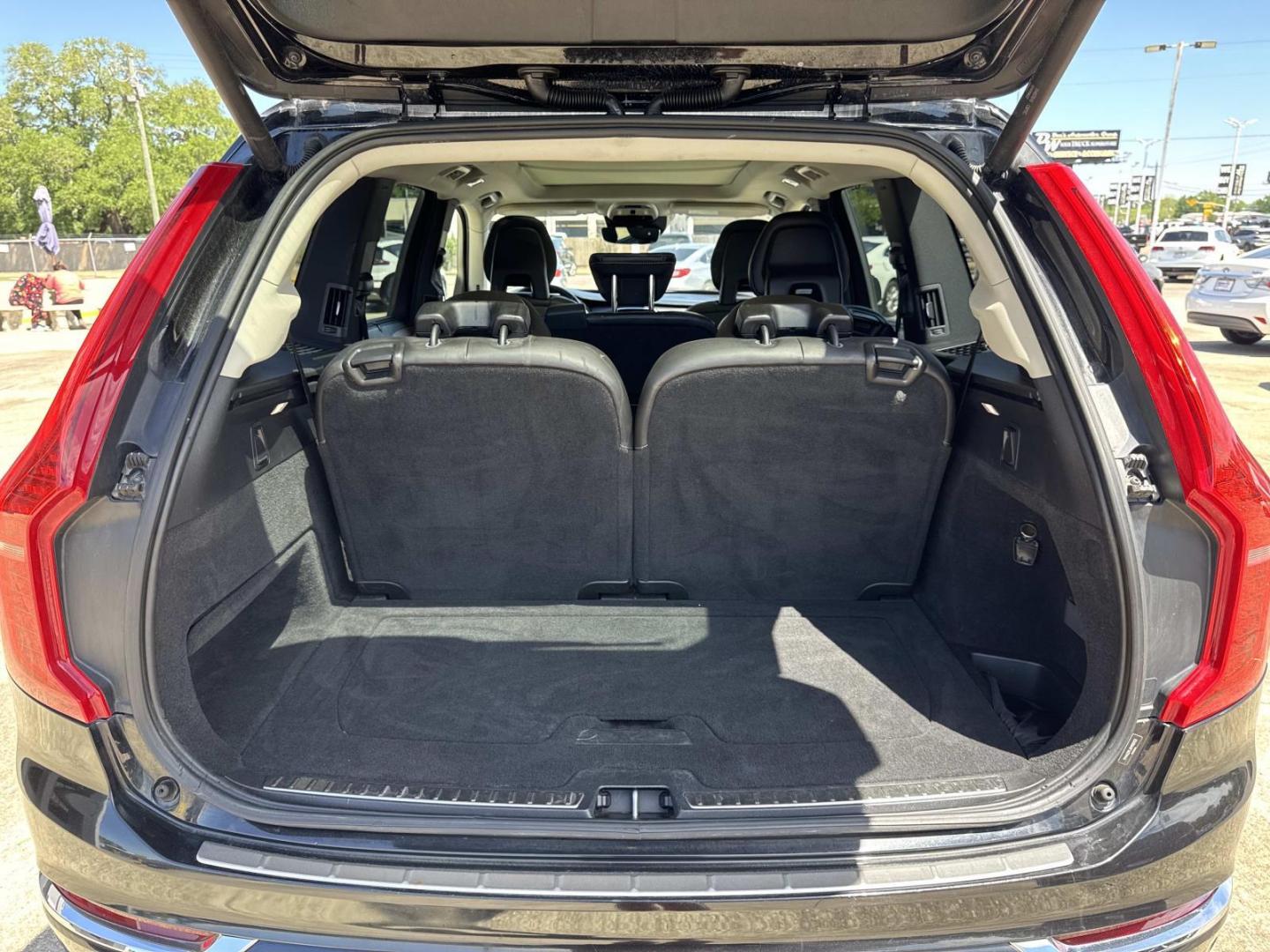 2017 Black /Black Volvo XC90 T6 AWD 7-Passenger Inscription (YV4A22PL9H1) , Automatic transmission, located at 6904 Johnston St., Lafayette, LA, 70503, (337) 988-1960, 30.143589, -92.100601 - Photo#7