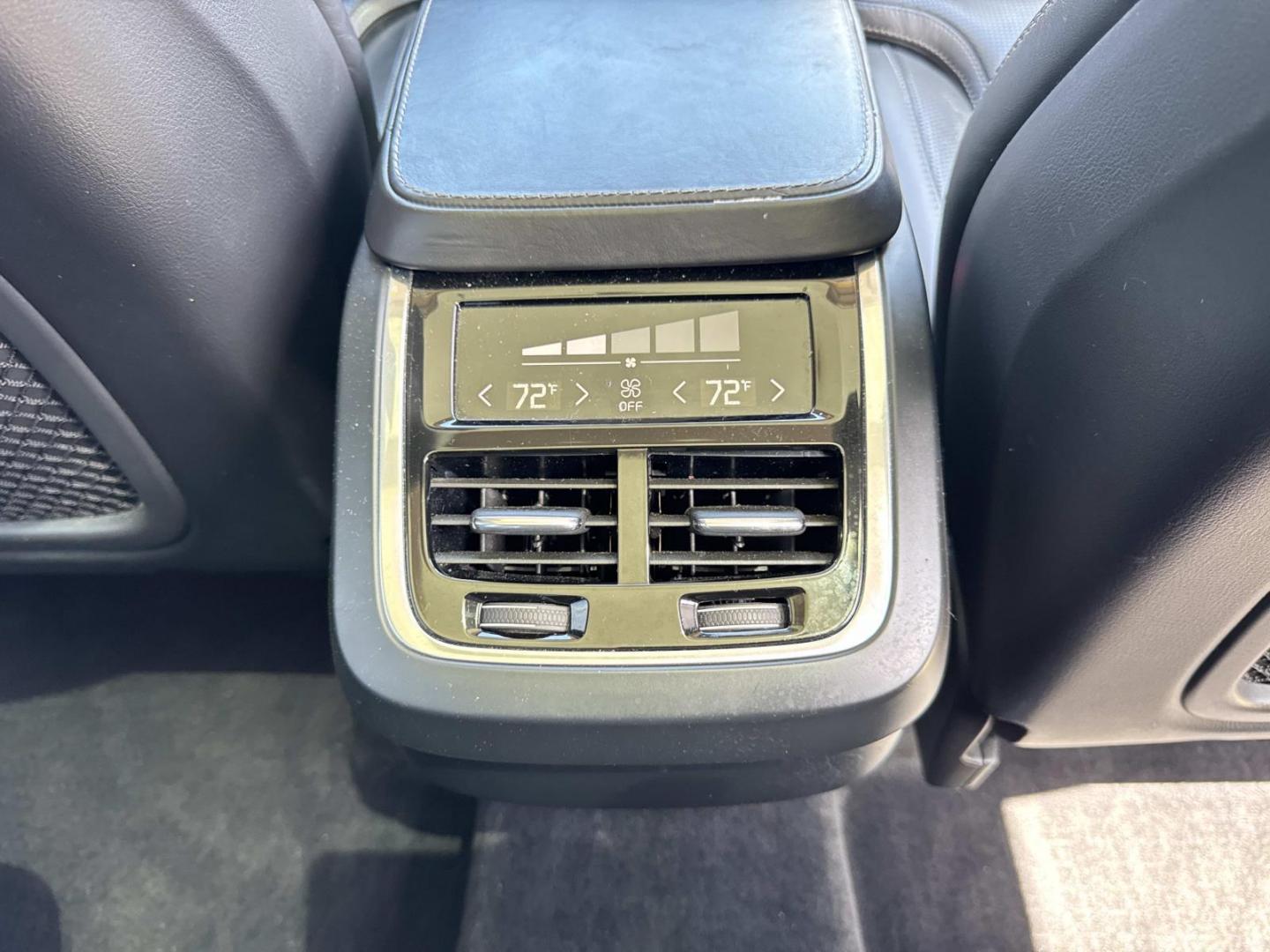 2017 Black /Black Volvo XC90 T6 AWD 7-Passenger Inscription (YV4A22PL9H1) , Automatic transmission, located at 6904 Johnston St., Lafayette, LA, 70503, (337) 988-1960, 30.143589, -92.100601 - Photo#10