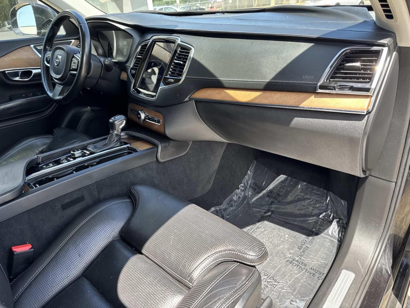 2017 Black /Black Volvo XC90 T6 AWD 7-Passenger Inscription (YV4A22PL9H1) , Automatic transmission, located at 6904 Johnston St., Lafayette, LA, 70503, (337) 988-1960, 30.143589, -92.100601 - Photo#13