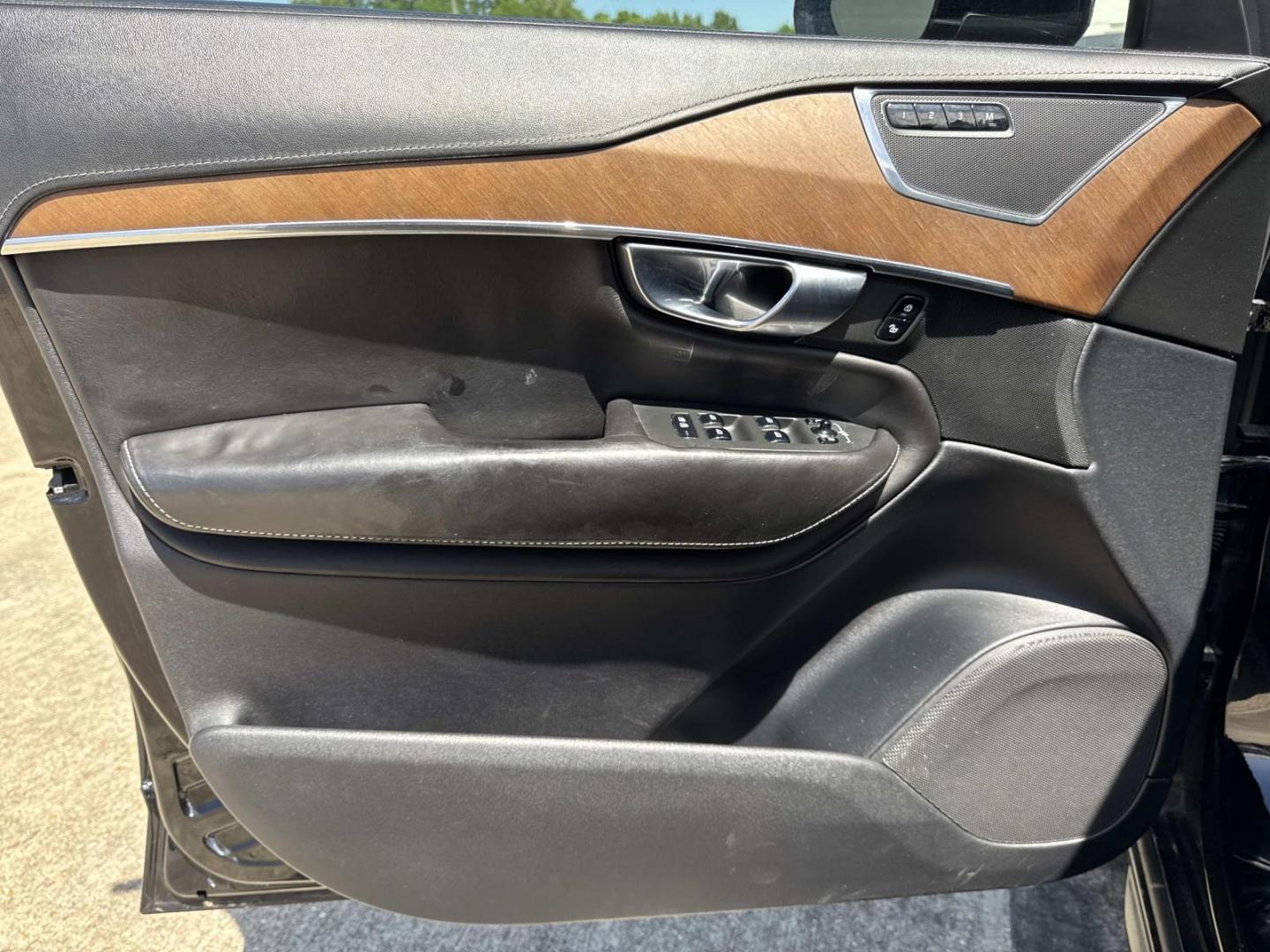 2017 Black /Black Volvo XC90 T6 AWD 7-Passenger Inscription (YV4A22PL9H1) , Automatic transmission, located at 6904 Johnston St., Lafayette, LA, 70503, (337) 988-1960, 30.143589, -92.100601 - Photo#19