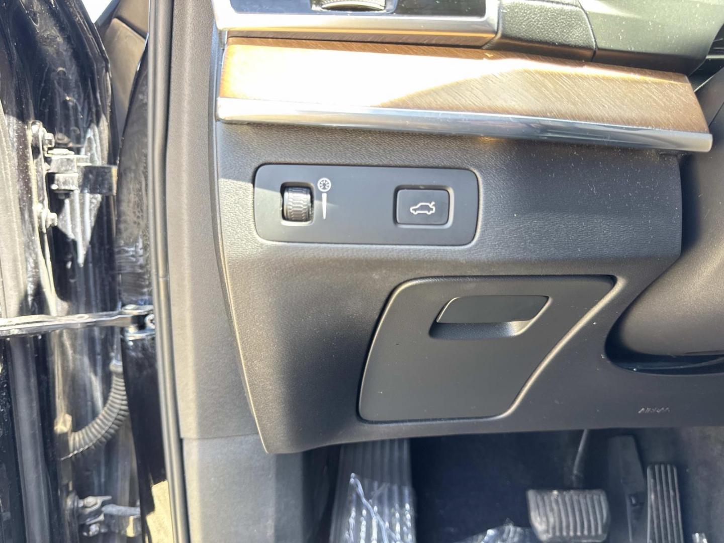 2017 Black /Black Volvo XC90 T6 AWD 7-Passenger Inscription (YV4A22PL9H1) , Automatic transmission, located at 6904 Johnston St., Lafayette, LA, 70503, (337) 988-1960, 30.143589, -92.100601 - Photo#21