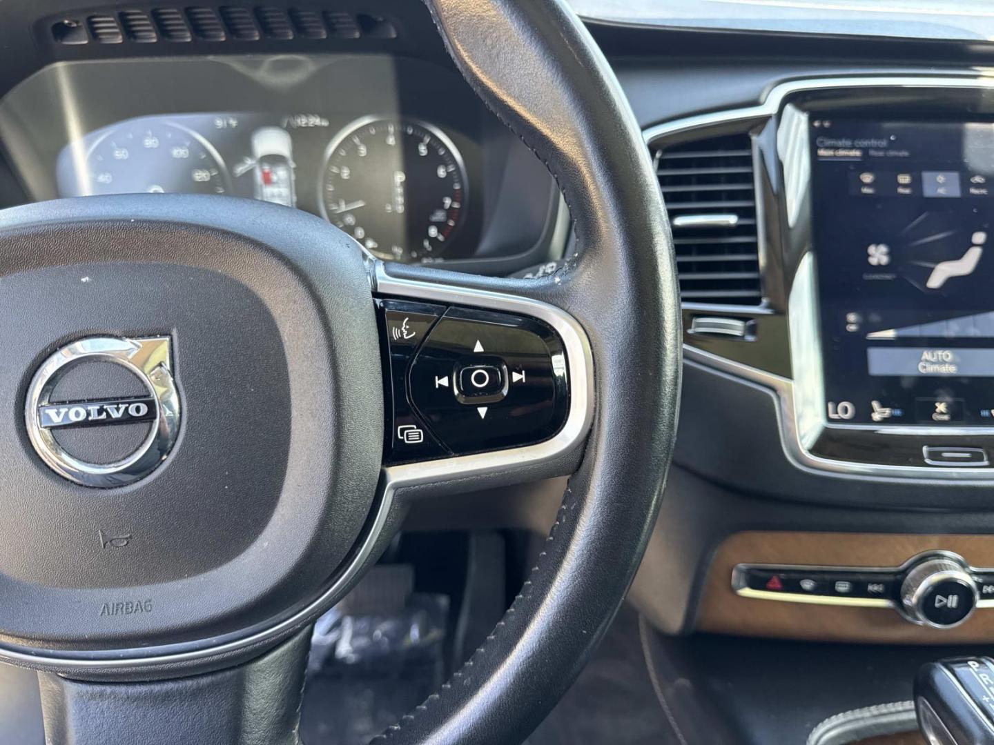 2017 Black /Black Volvo XC90 T6 AWD 7-Passenger Inscription (YV4A22PL9H1) , Automatic transmission, located at 6904 Johnston St., Lafayette, LA, 70503, (337) 988-1960, 30.143589, -92.100601 - Photo#24