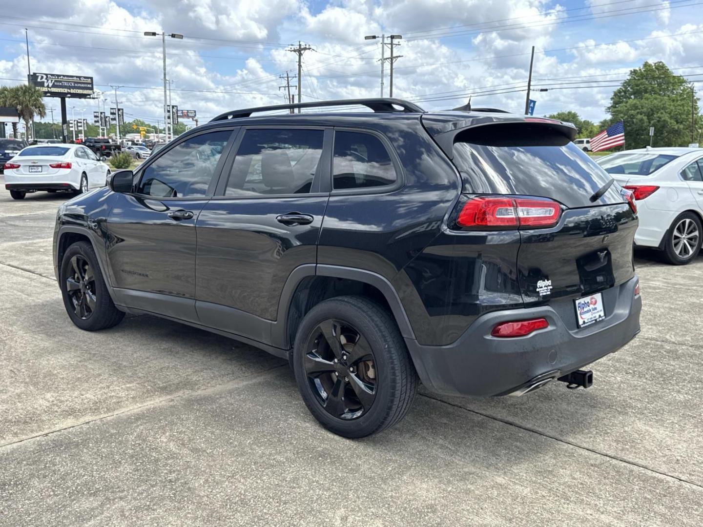 2016 Black /Black Jeep Cherokee FWD 4dr Altitude *Ltd Avail* (1C4PJLCS8GW) , Automatic transmission, located at 6904 Johnston St., Lafayette, LA, 70503, (337) 988-1960, 30.143589, -92.100601 - Photo#4