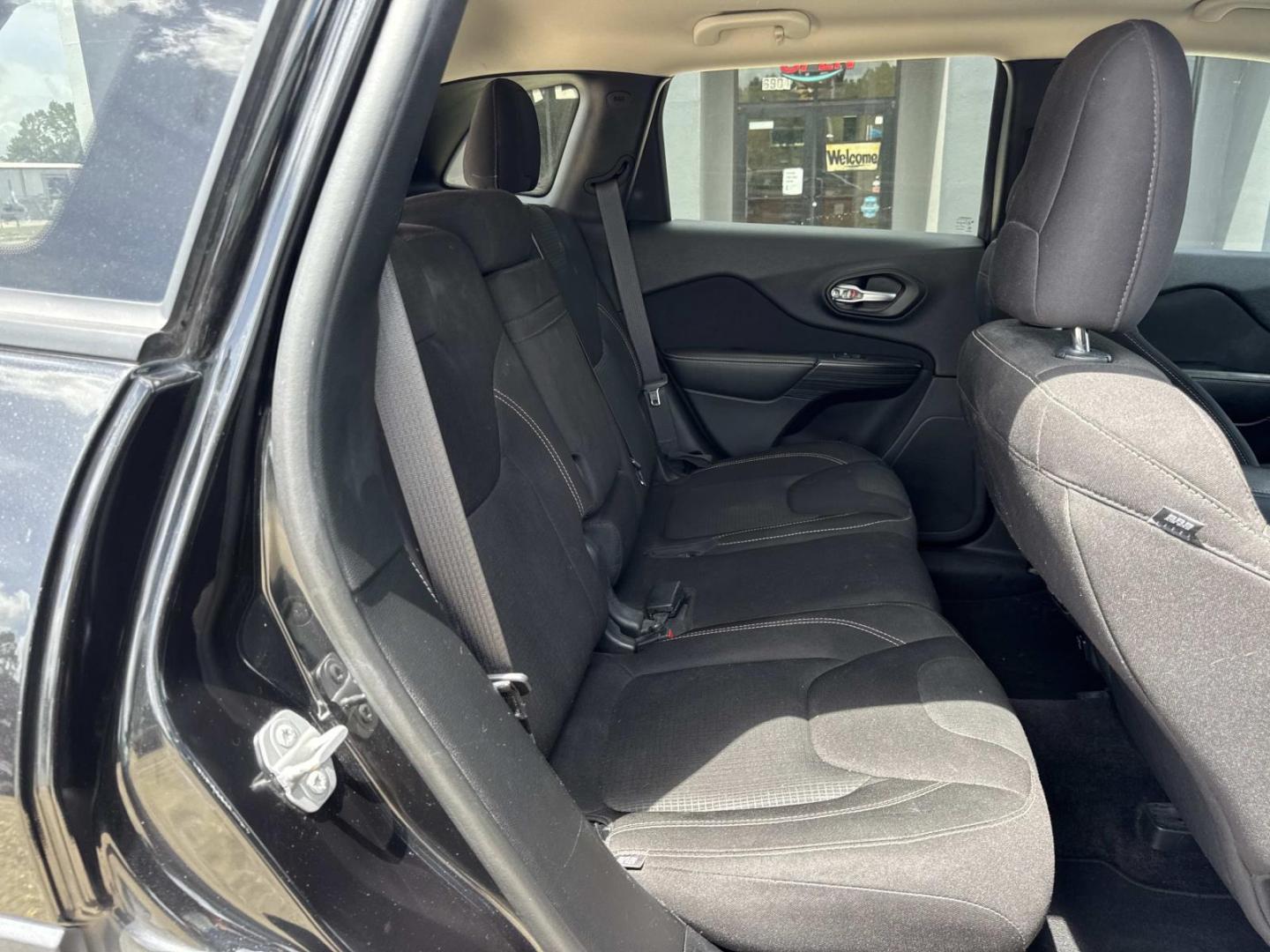 2016 Black /Black Jeep Cherokee FWD 4dr Altitude *Ltd Avail* (1C4PJLCS8GW) , Automatic transmission, located at 6904 Johnston St., Lafayette, LA, 70503, (337) 988-1960, 30.143589, -92.100601 - Photo#8