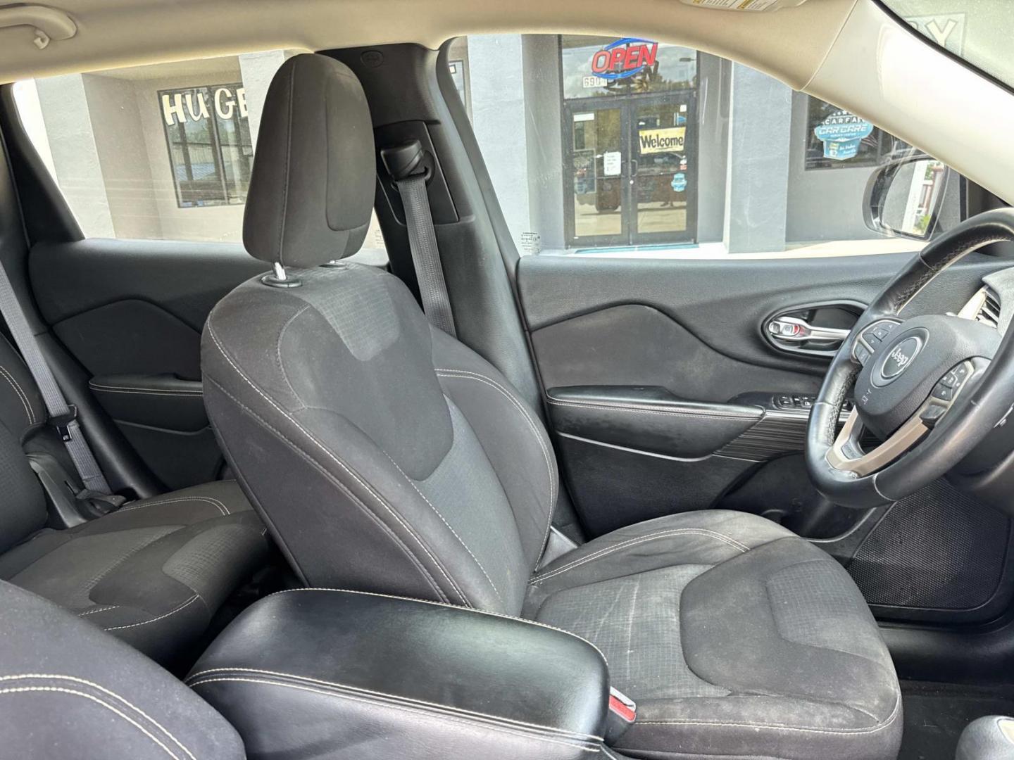 2016 Black /Black Jeep Cherokee FWD 4dr Altitude *Ltd Avail* (1C4PJLCS8GW) , Automatic transmission, located at 6904 Johnston St., Lafayette, LA, 70503, (337) 988-1960, 30.143589, -92.100601 - Photo#9