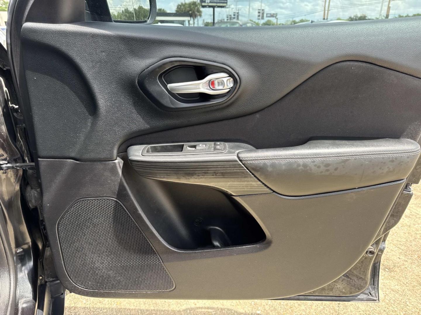 2016 Black /Black Jeep Cherokee FWD 4dr Altitude *Ltd Avail* (1C4PJLCS8GW) , Automatic transmission, located at 6904 Johnston St., Lafayette, LA, 70503, (337) 988-1960, 30.143589, -92.100601 - Photo#12