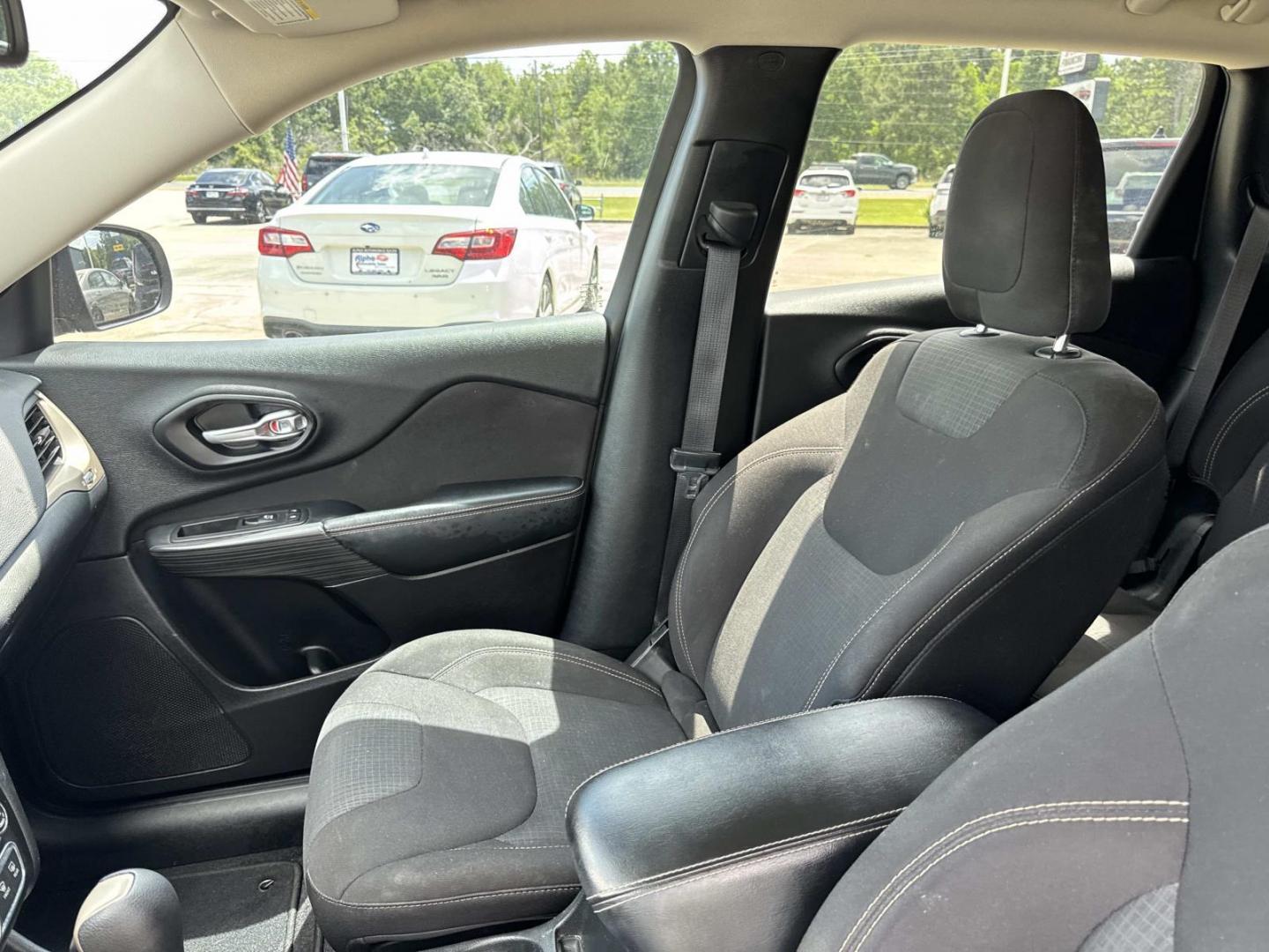 2016 Black /Black Jeep Cherokee FWD 4dr Altitude *Ltd Avail* (1C4PJLCS8GW) , Automatic transmission, located at 6904 Johnston St., Lafayette, LA, 70503, (337) 988-1960, 30.143589, -92.100601 - Photo#14