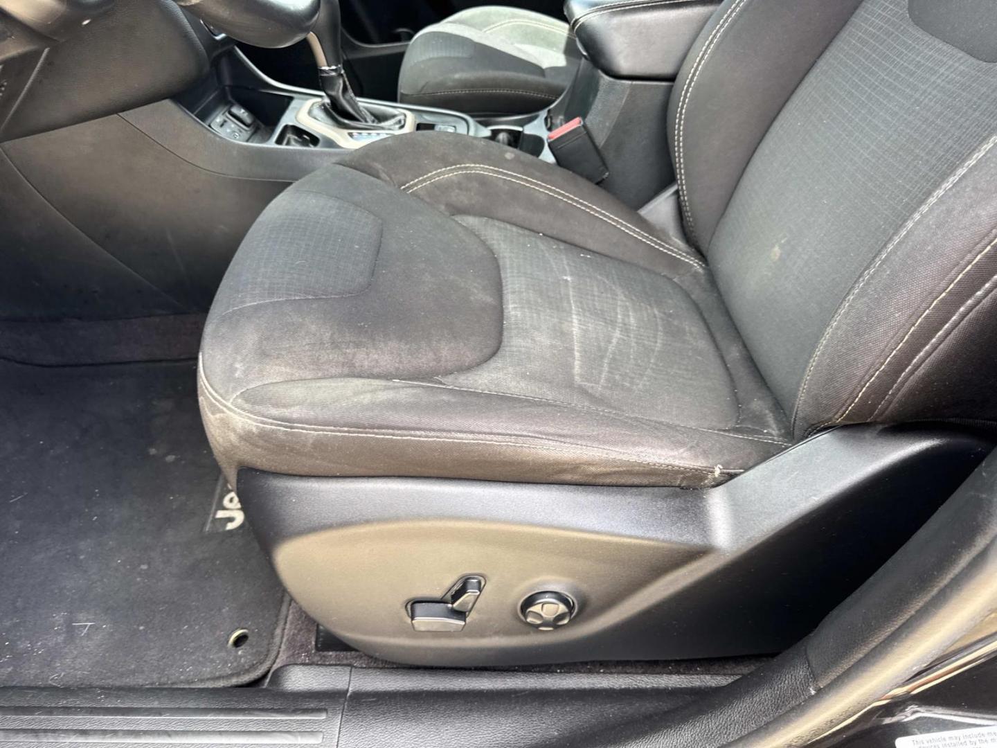 2016 Black /Black Jeep Cherokee FWD 4dr Altitude *Ltd Avail* (1C4PJLCS8GW) , Automatic transmission, located at 6904 Johnston St., Lafayette, LA, 70503, (337) 988-1960, 30.143589, -92.100601 - Photo#15