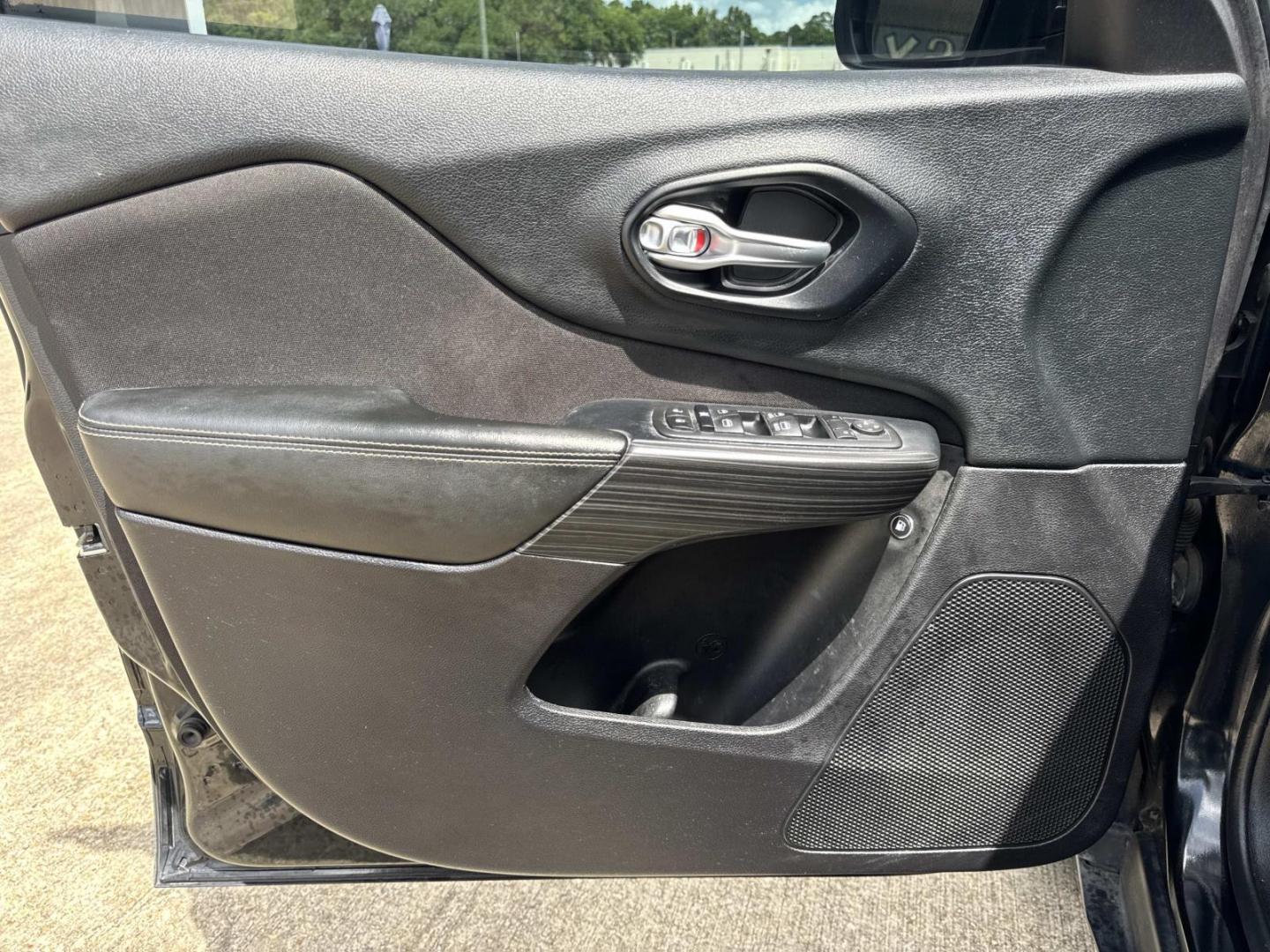 2016 Black /Black Jeep Cherokee FWD 4dr Altitude *Ltd Avail* (1C4PJLCS8GW) , Automatic transmission, located at 6904 Johnston St., Lafayette, LA, 70503, (337) 988-1960, 30.143589, -92.100601 - Photo#17