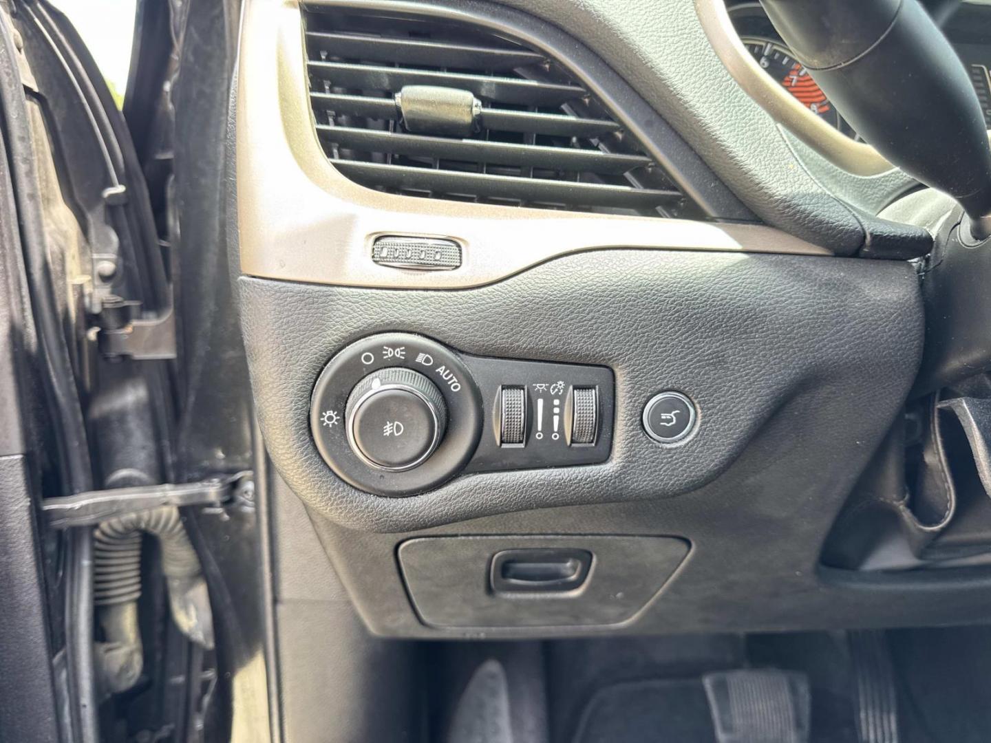 2016 Black /Black Jeep Cherokee FWD 4dr Altitude *Ltd Avail* (1C4PJLCS8GW) , Automatic transmission, located at 6904 Johnston St., Lafayette, LA, 70503, (337) 988-1960, 30.143589, -92.100601 - Photo#19