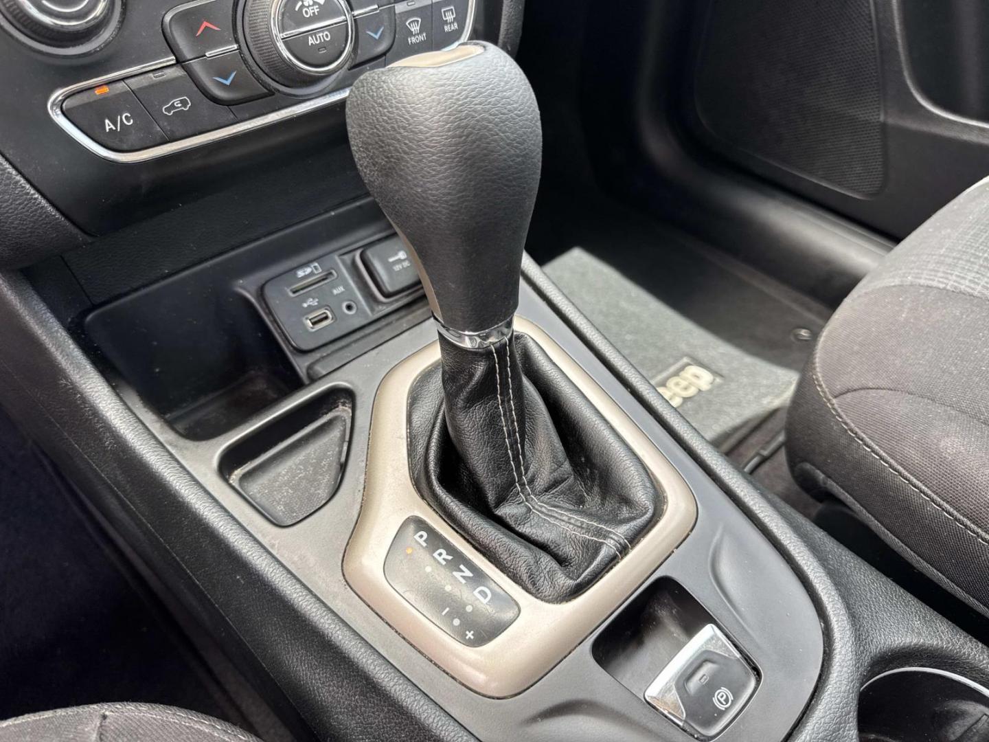 2016 Black /Black Jeep Cherokee FWD 4dr Altitude *Ltd Avail* (1C4PJLCS8GW) , Automatic transmission, located at 6904 Johnston St., Lafayette, LA, 70503, (337) 988-1960, 30.143589, -92.100601 - Photo#26